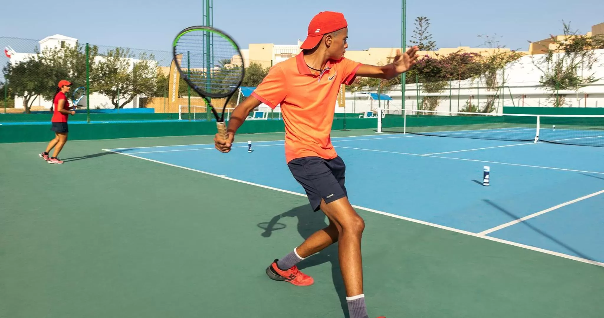 Tennis court in El Mouradi Palace- Couple et Famille uniquement
