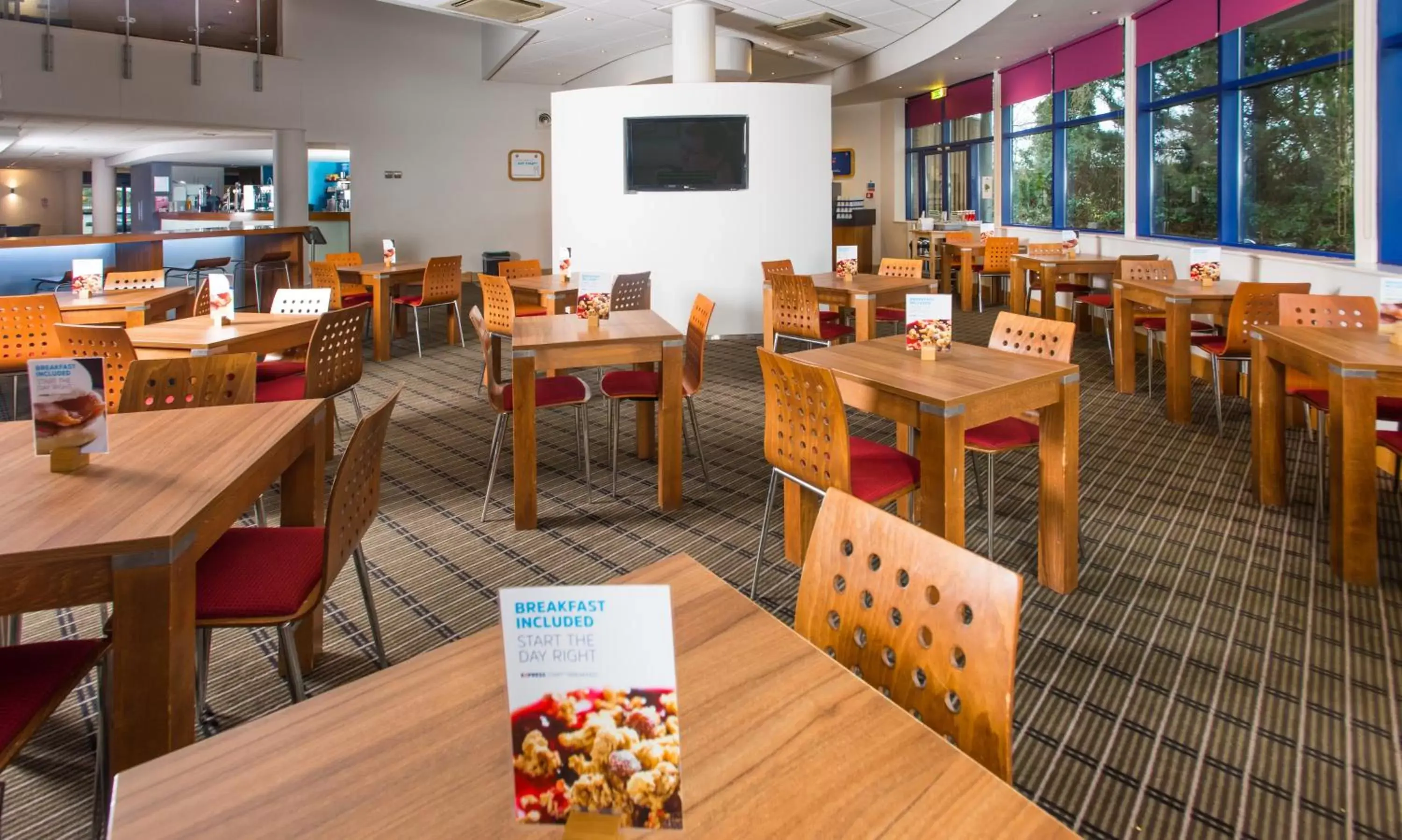 Restaurant/Places to Eat in Holiday Inn Express Newport, an IHG Hotel
