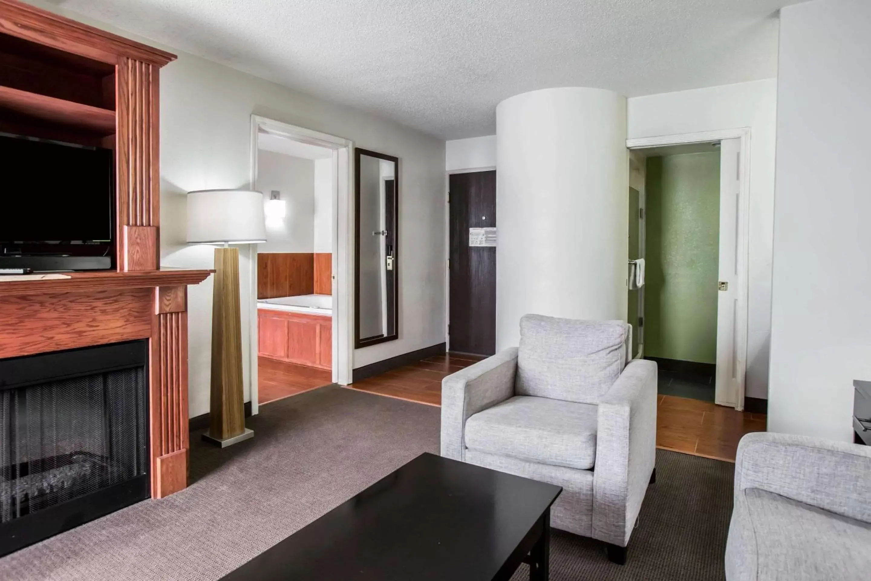 Photo of the whole room, Seating Area in Sleep Inn Rockford I-90