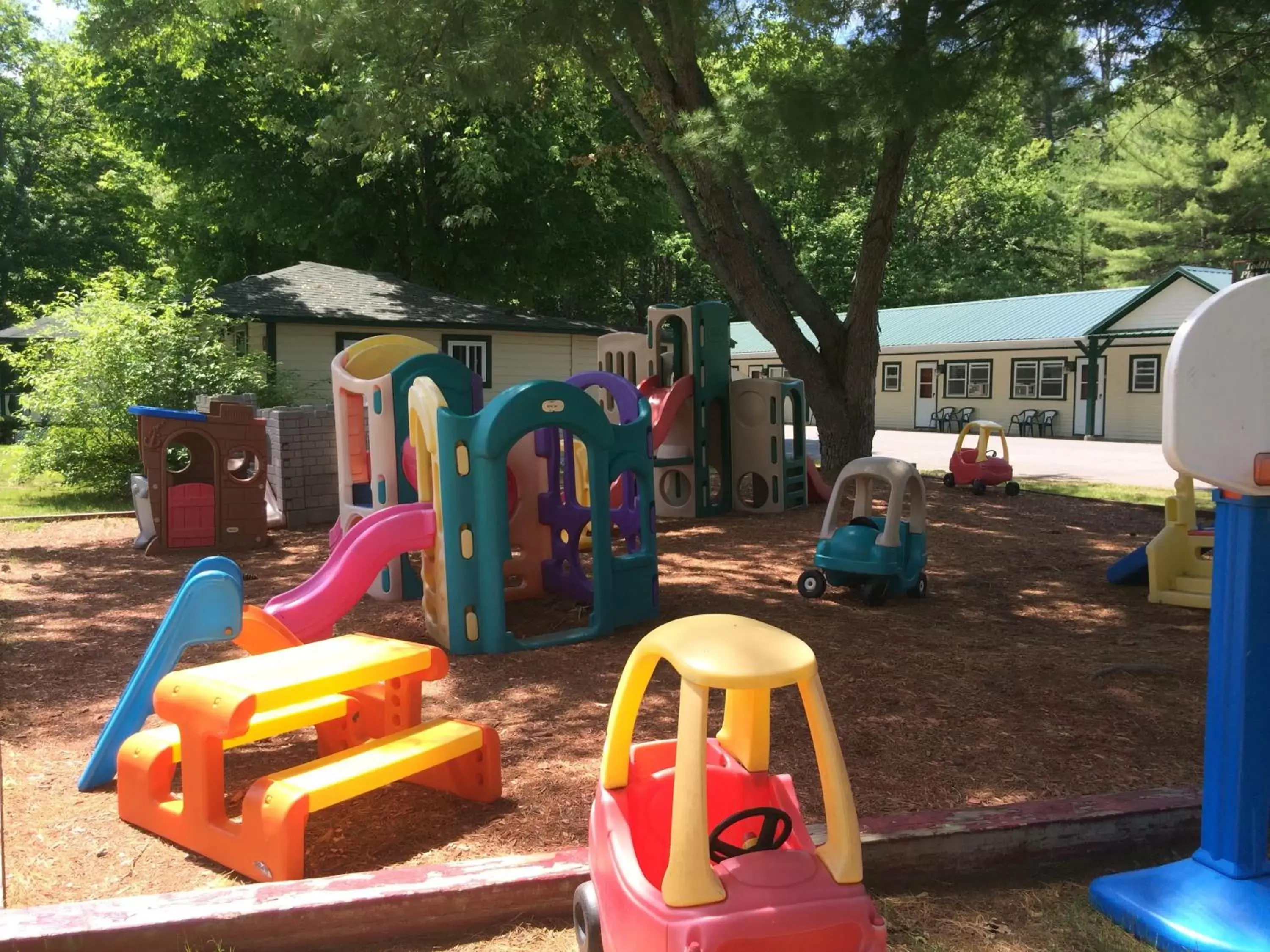 Activities, Children's Play Area in Perry's Motel and Cottages