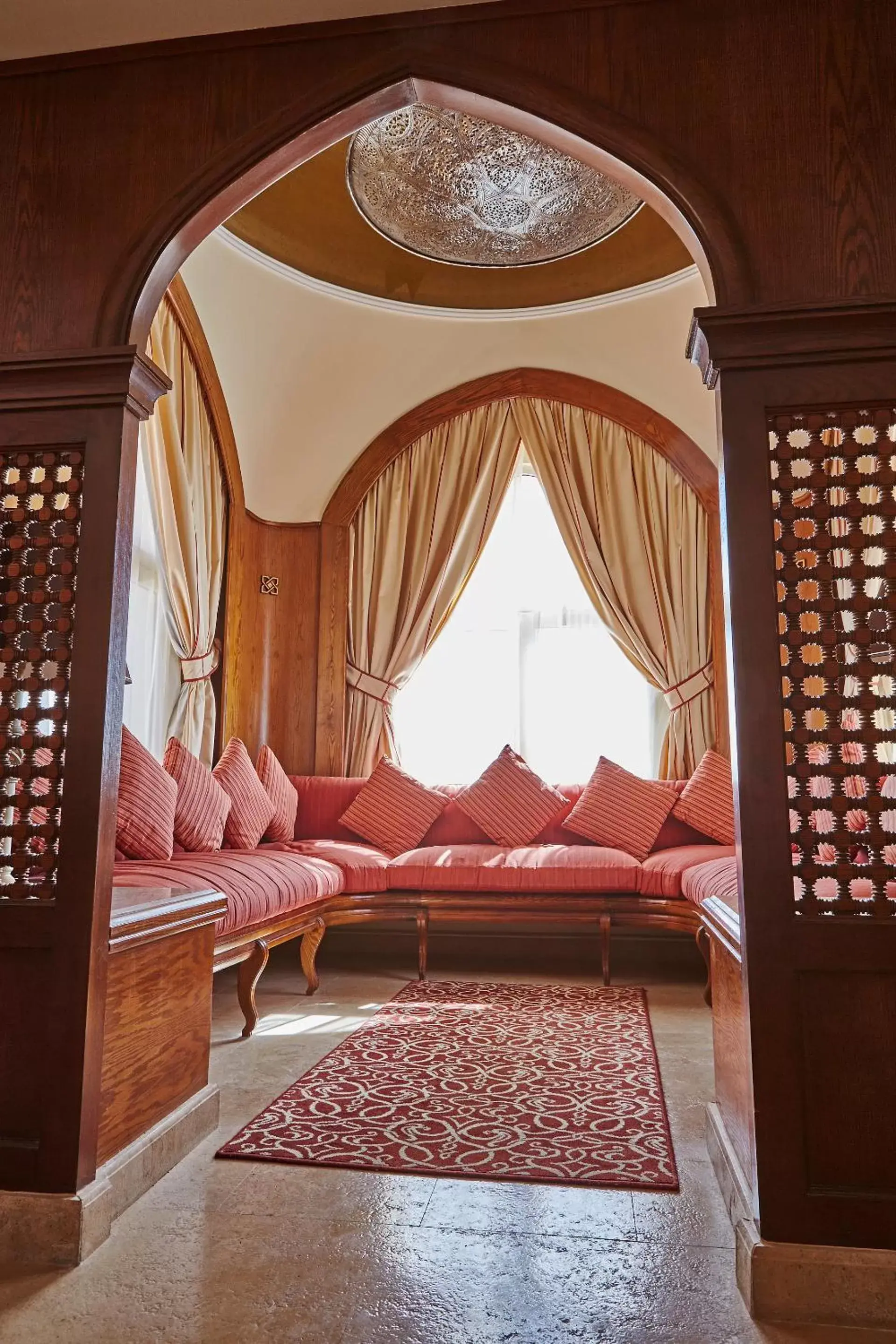 Living room, Bed in Kempinski Hotel Soma Bay