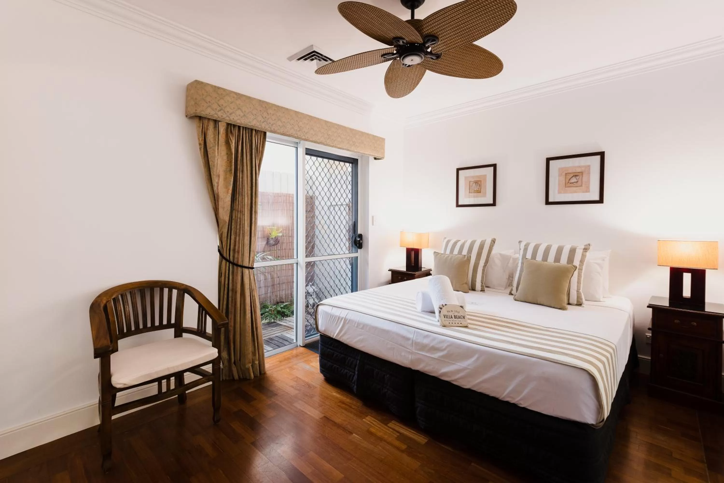 Bedroom, Bed in Villa Beach Palm Cove