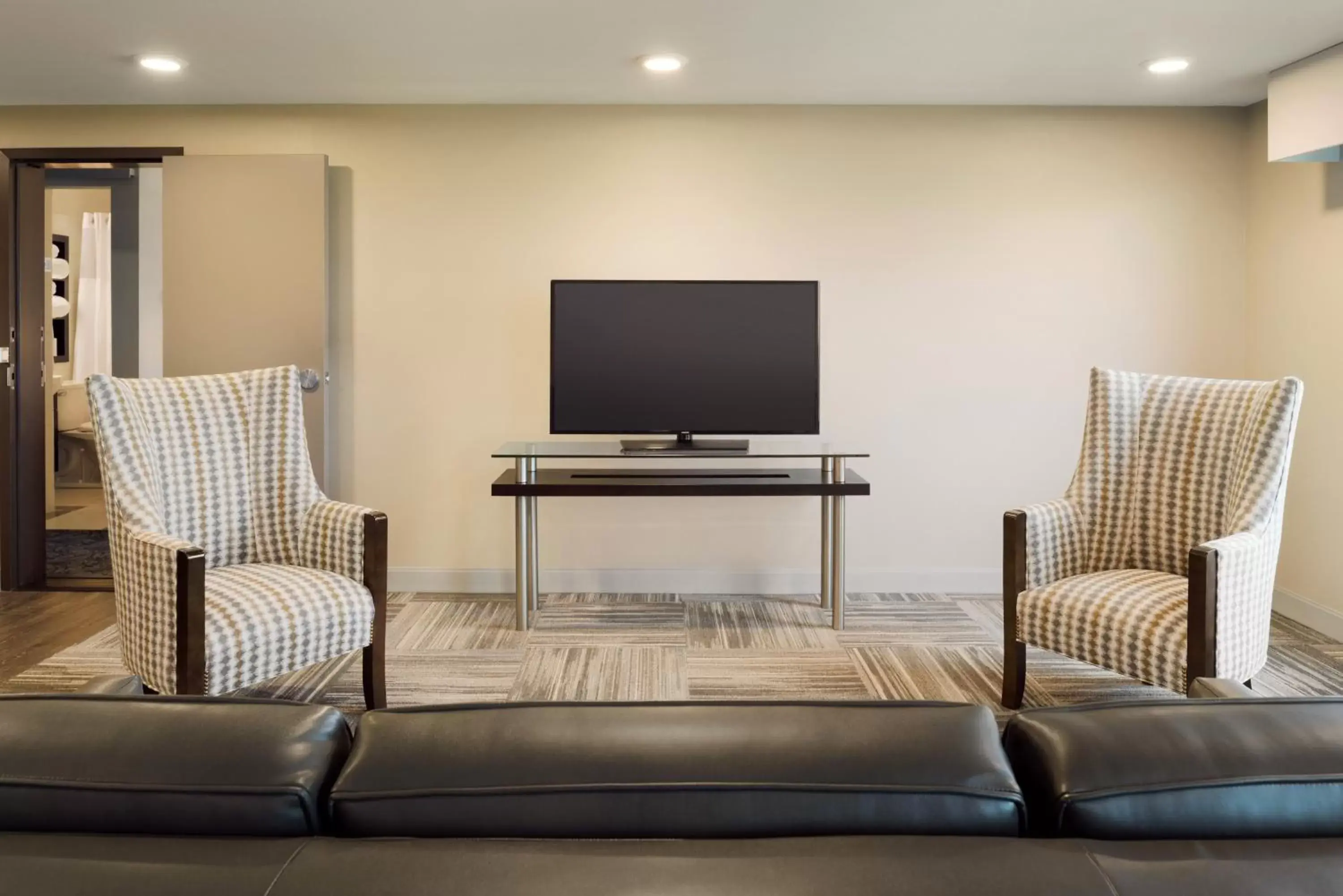 Photo of the whole room, TV/Entertainment Center in Holiday Inn - Bloomington - Normal, an IHG Hotel