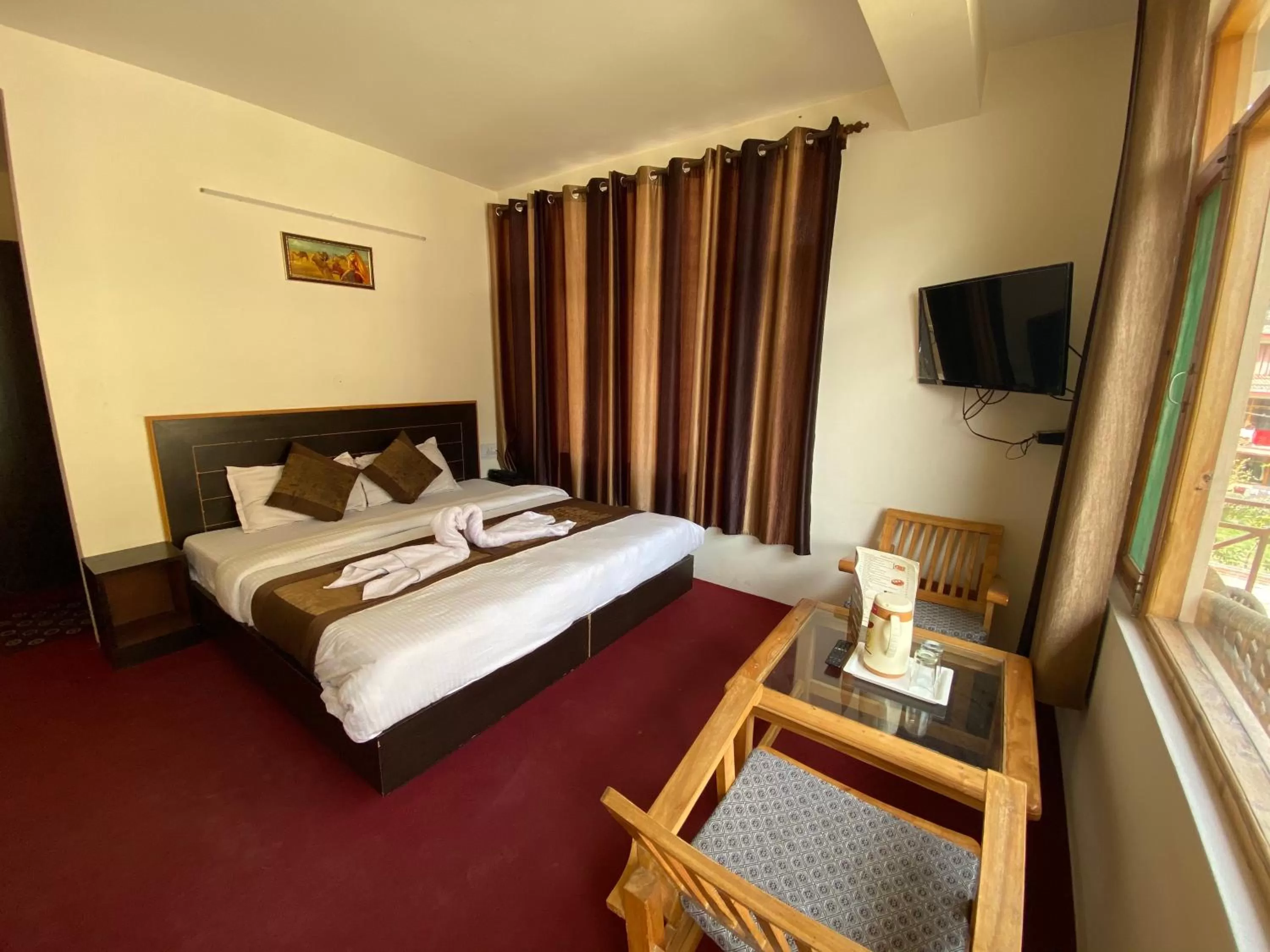 Photo of the whole room, Bed in The Destination Manali