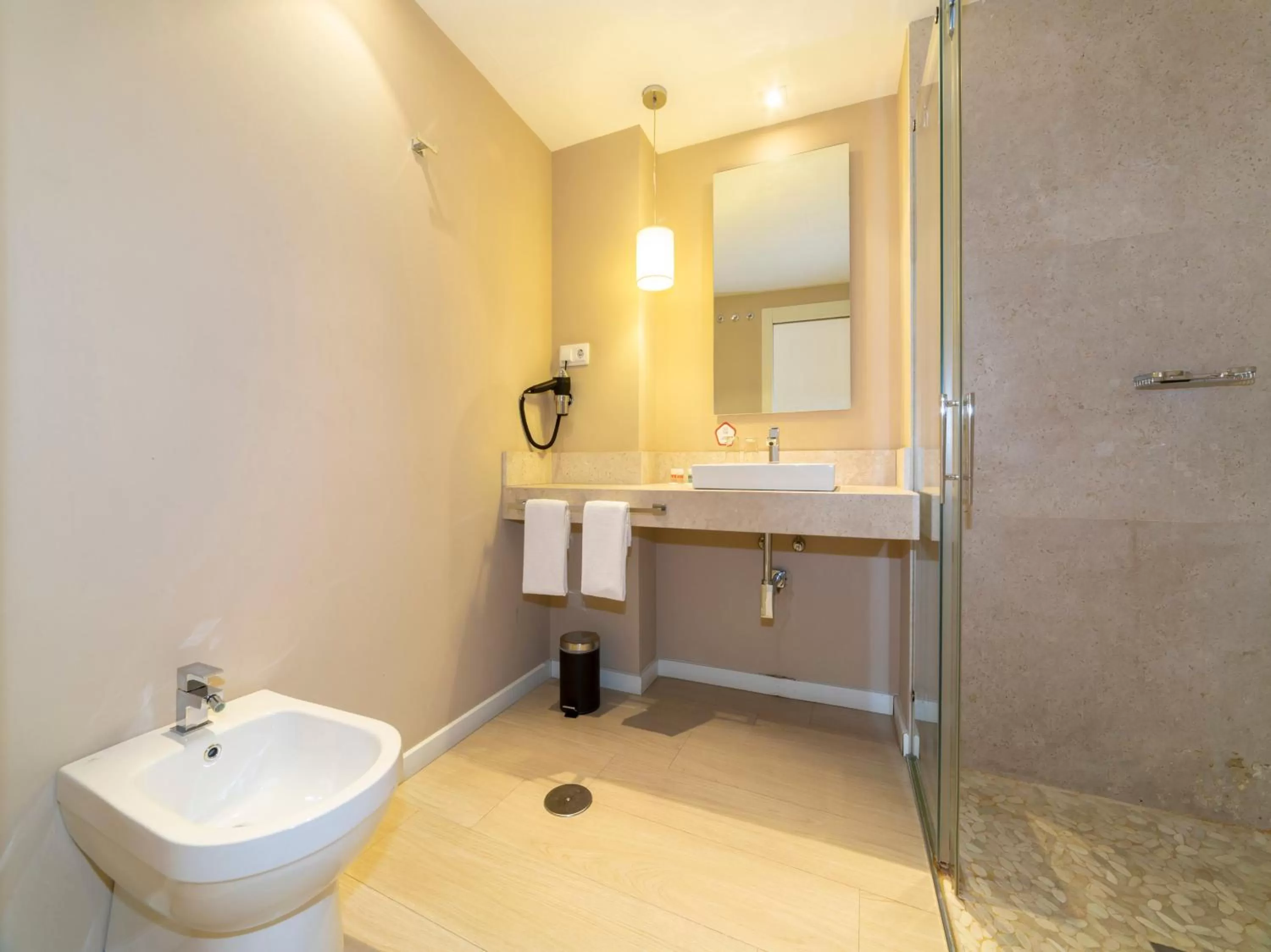 Bathroom in Hotel Altora