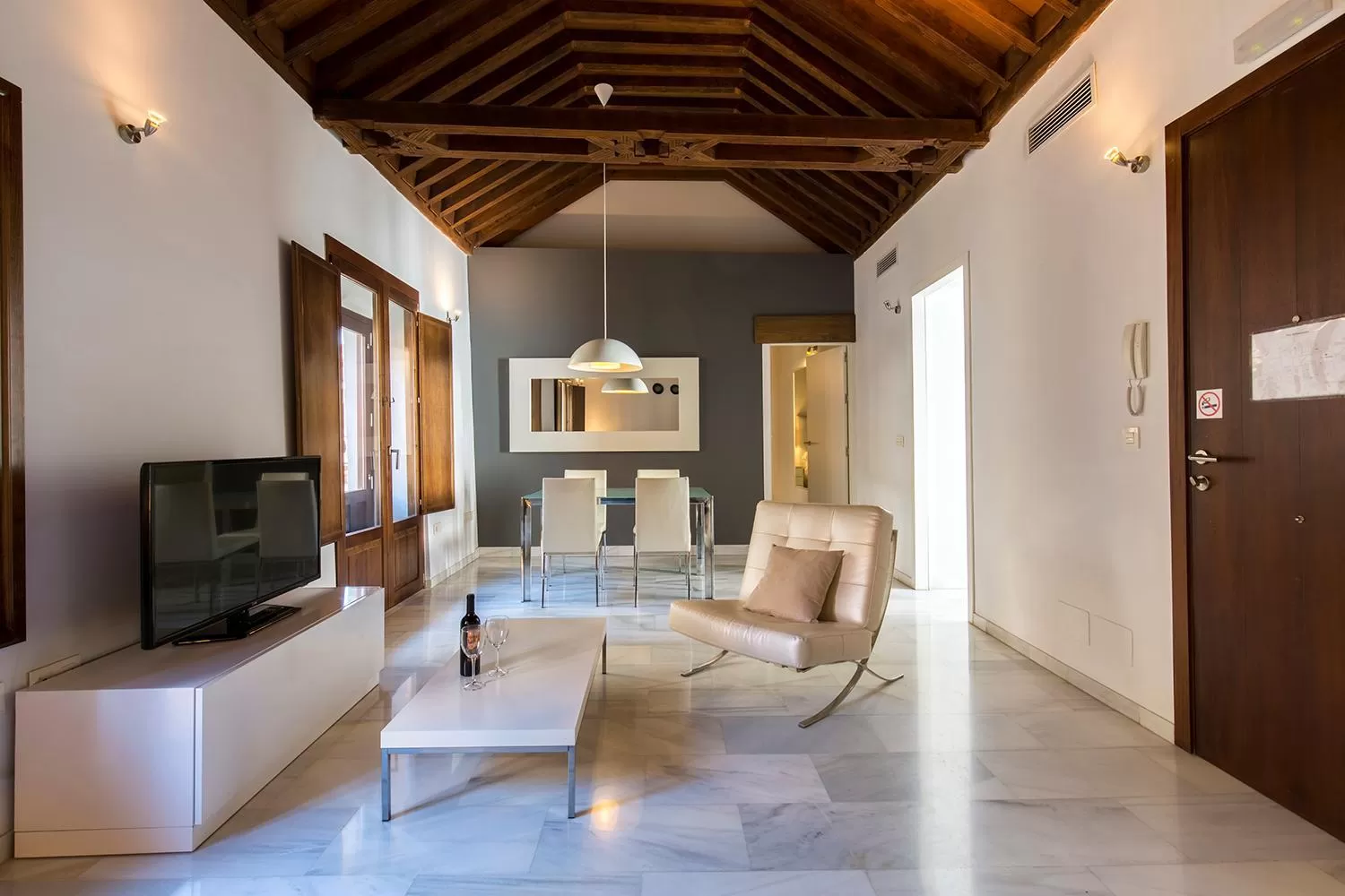 Coffee/tea facilities in tuGuest Elvira Suites