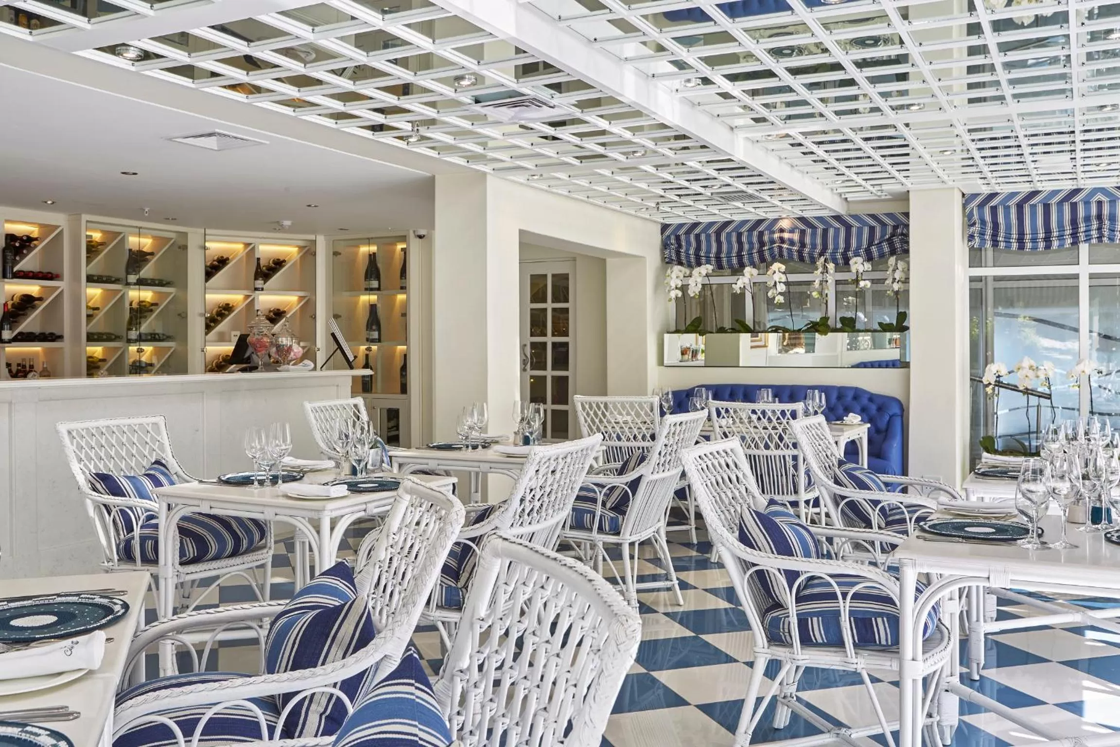 Restaurant/places to eat in Twelve Apostles Hotel & Spa