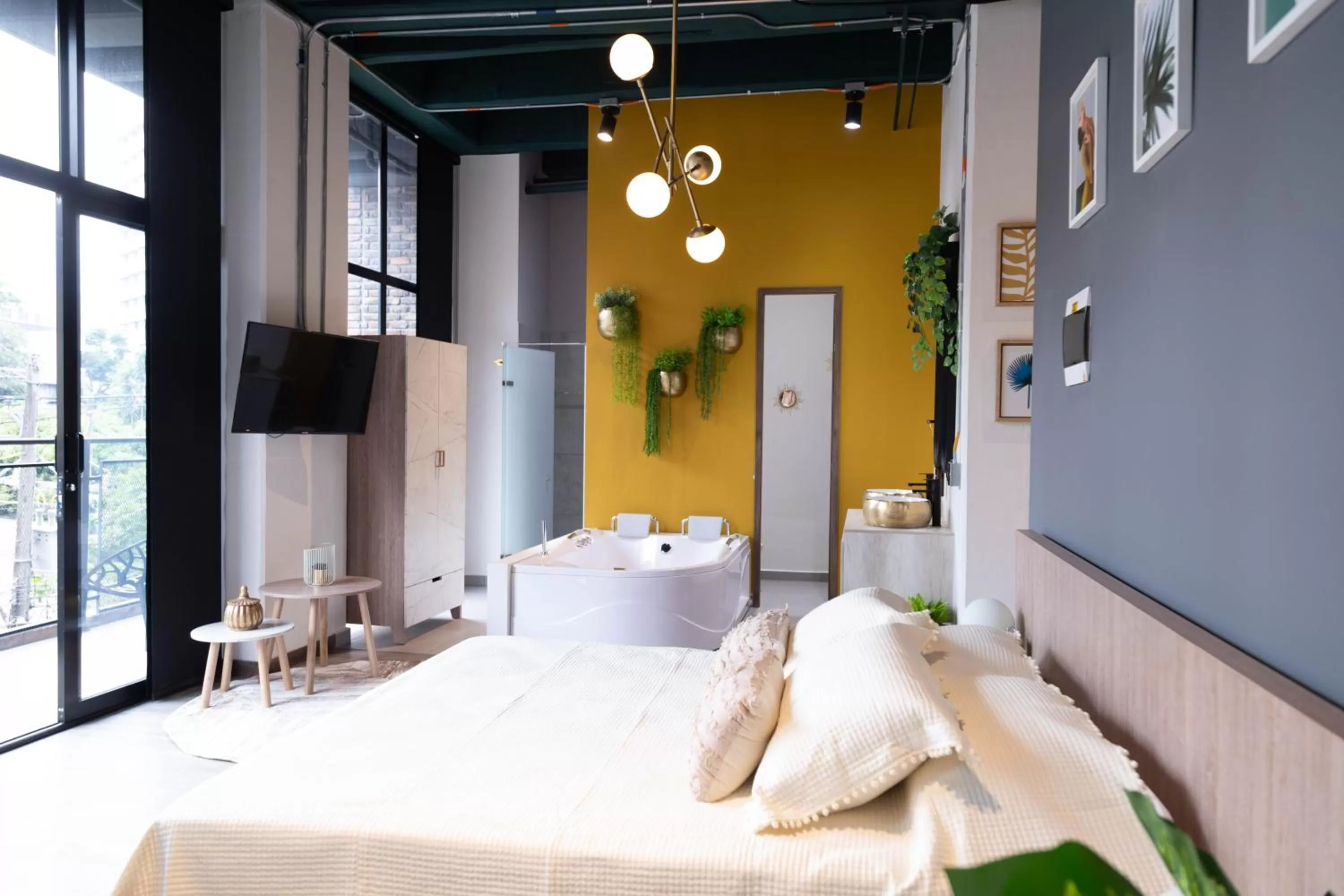 Bed in Royal Living Poblado