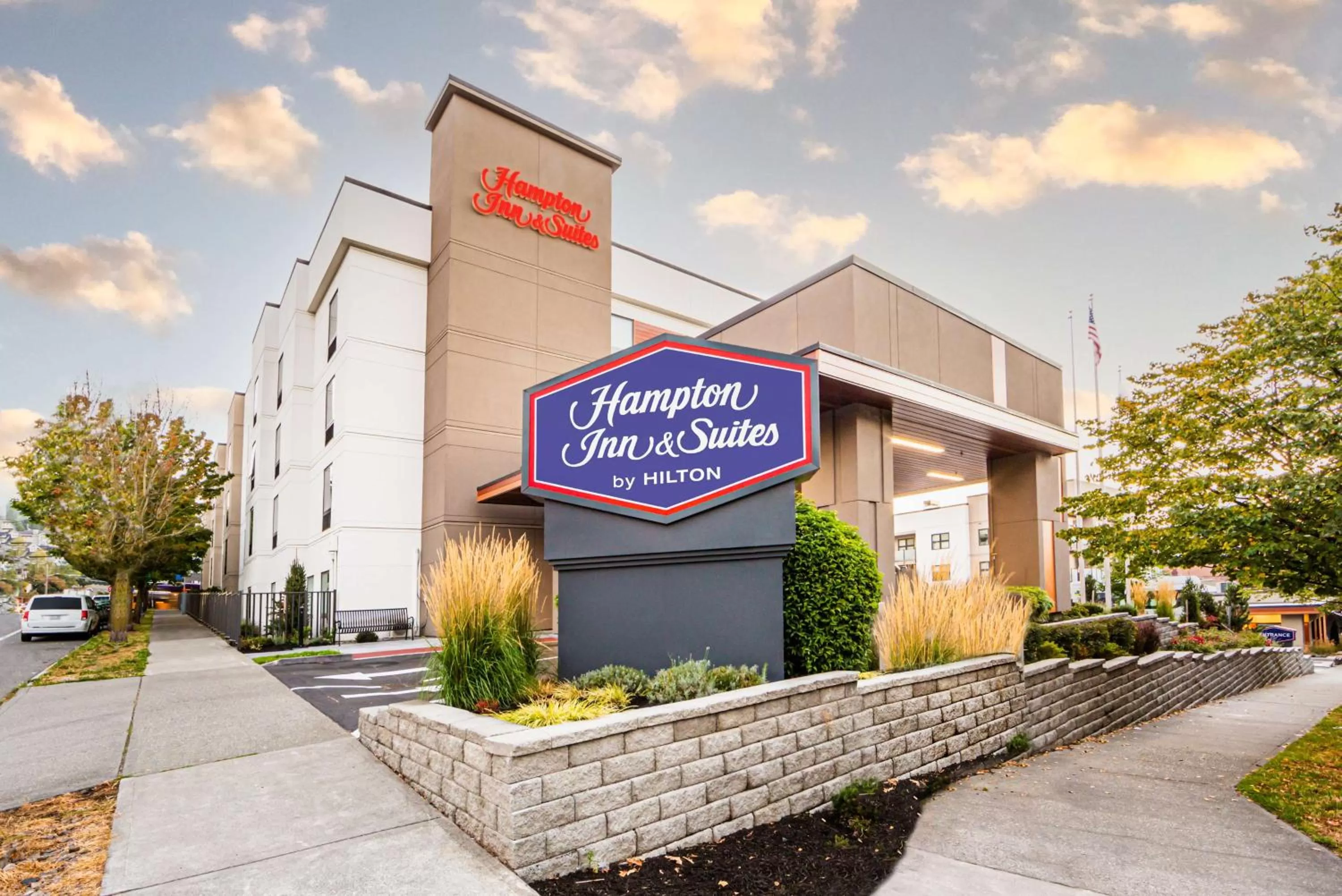 Property building in Hampton Inn & Suites Seattle-Downtown