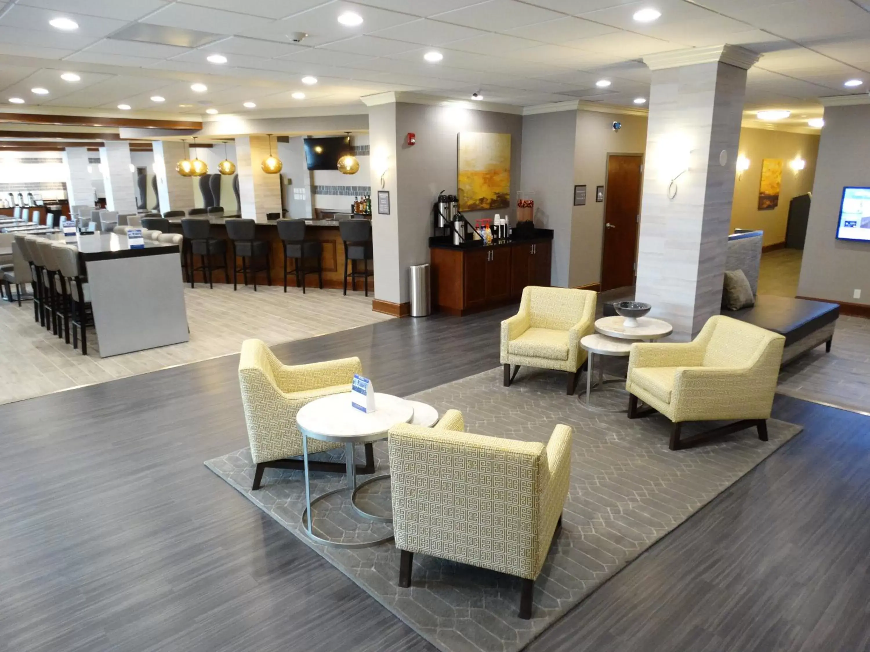 Lobby or reception in Best Western Premier Airport/Expo Center Hotel