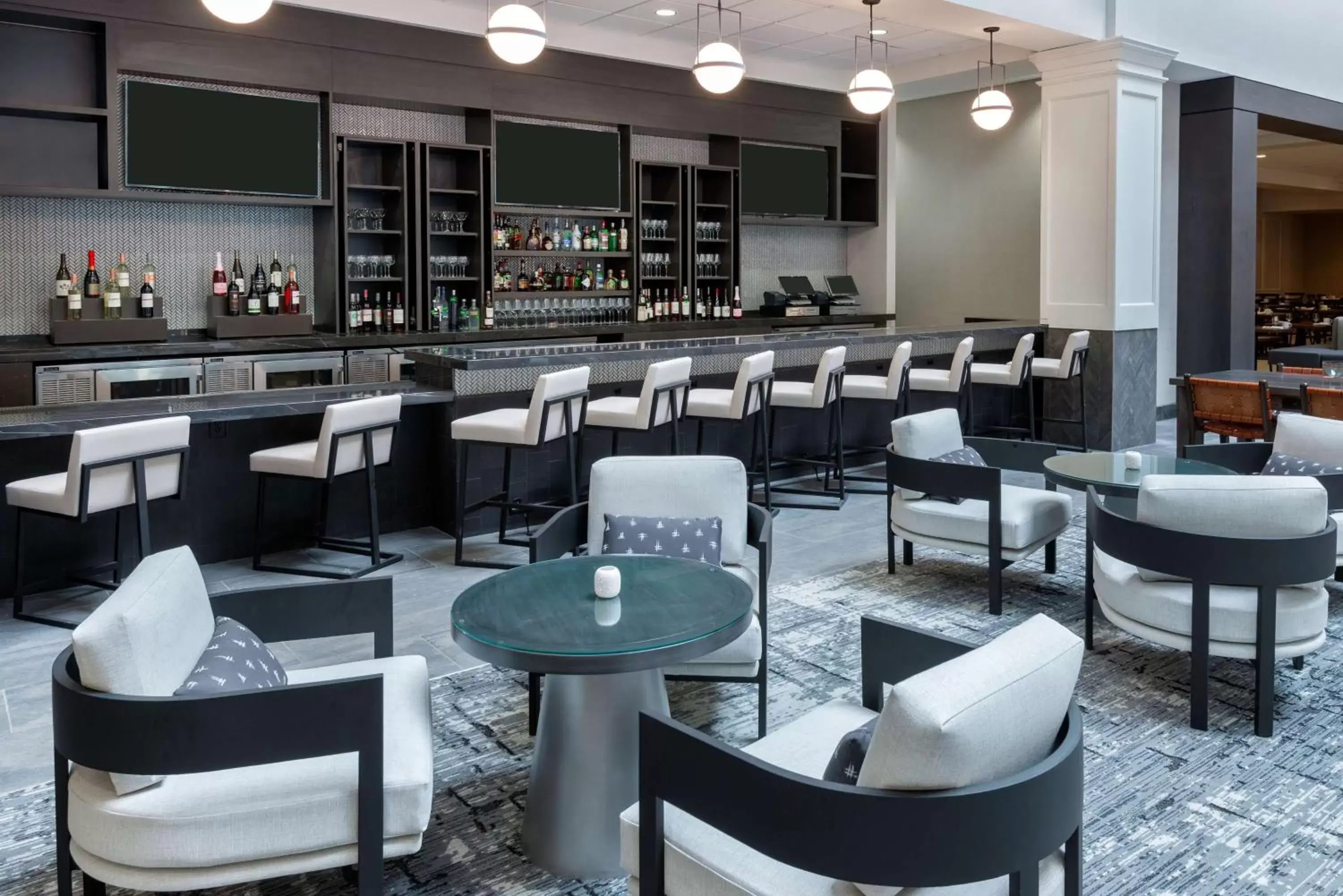 Restaurant/places to eat, Lounge/Bar in Hilton Charlotte Airport Hotel