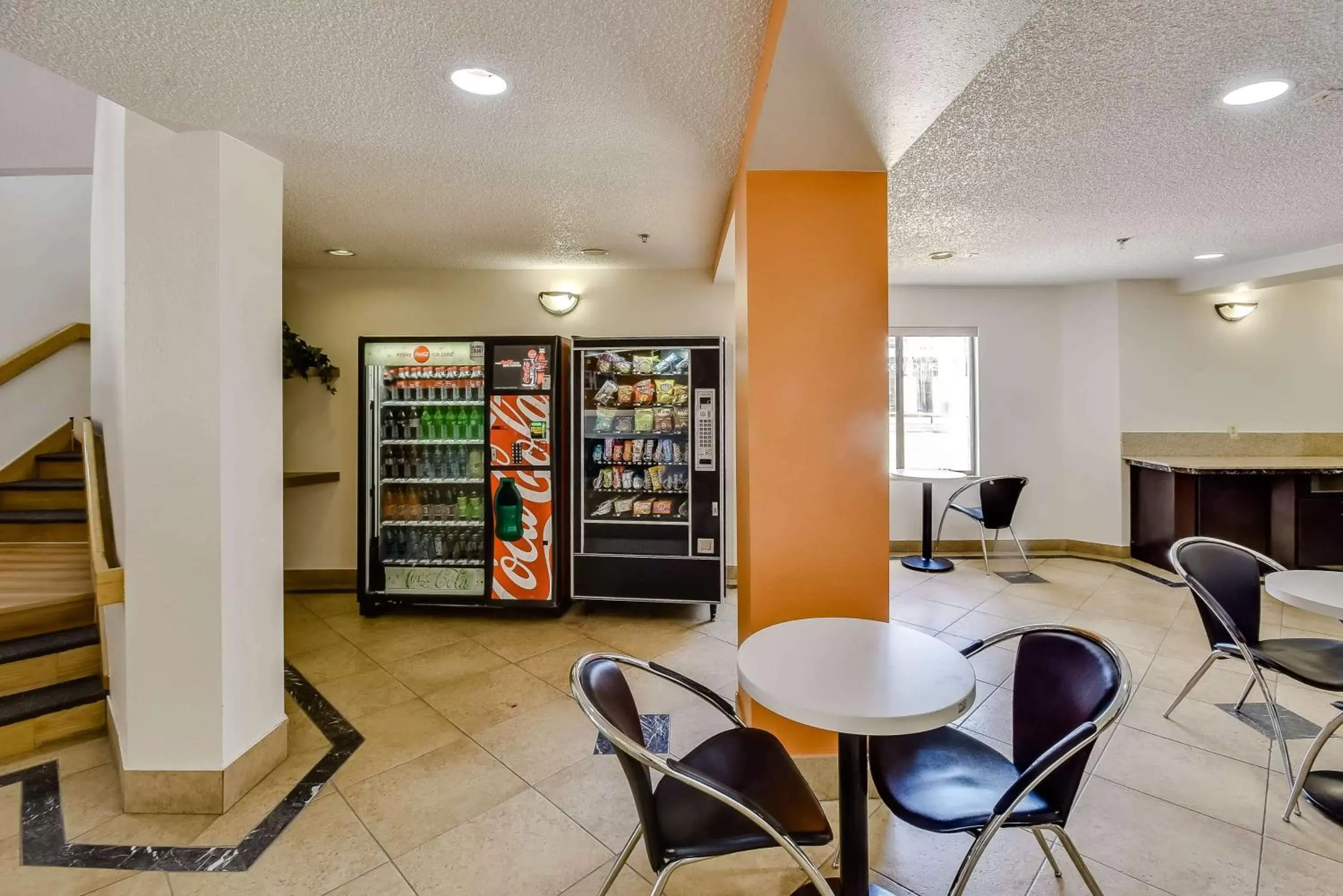 Seating area in Motel 6-Katy, TX - Houston