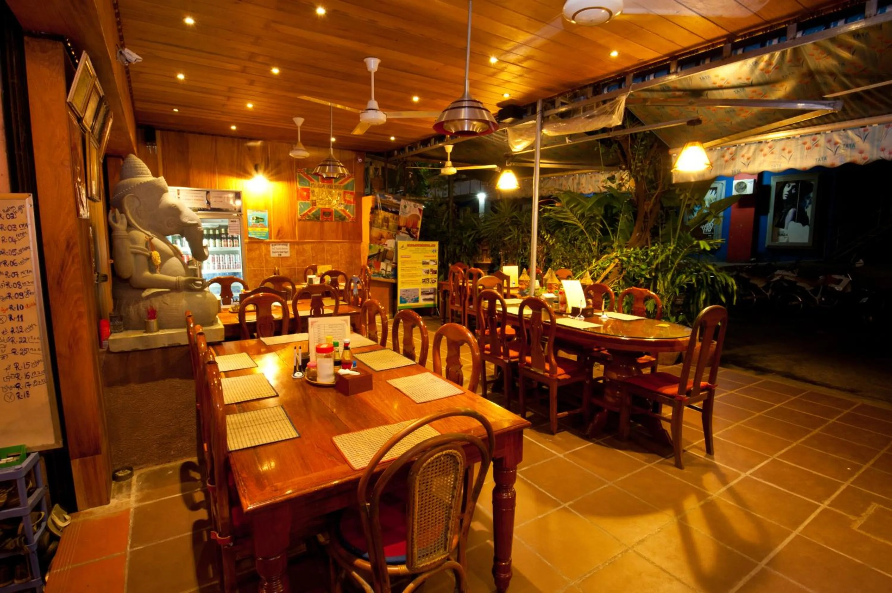 Restaurant/places to eat in Okay Guesthouse Phnom Penh