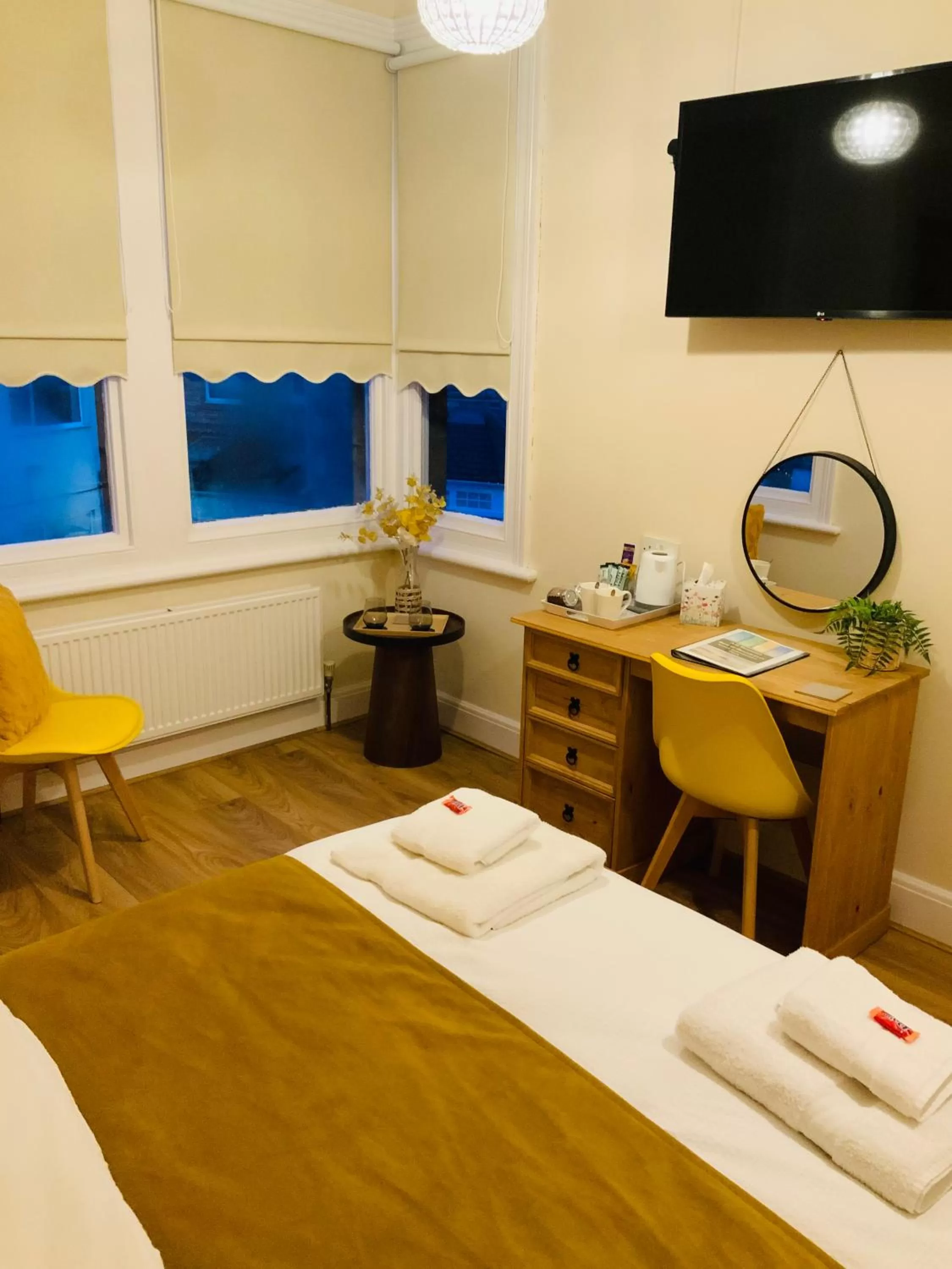 Photo of the whole room, Bed in All Seasons Bed & Breakfast - Adults Only