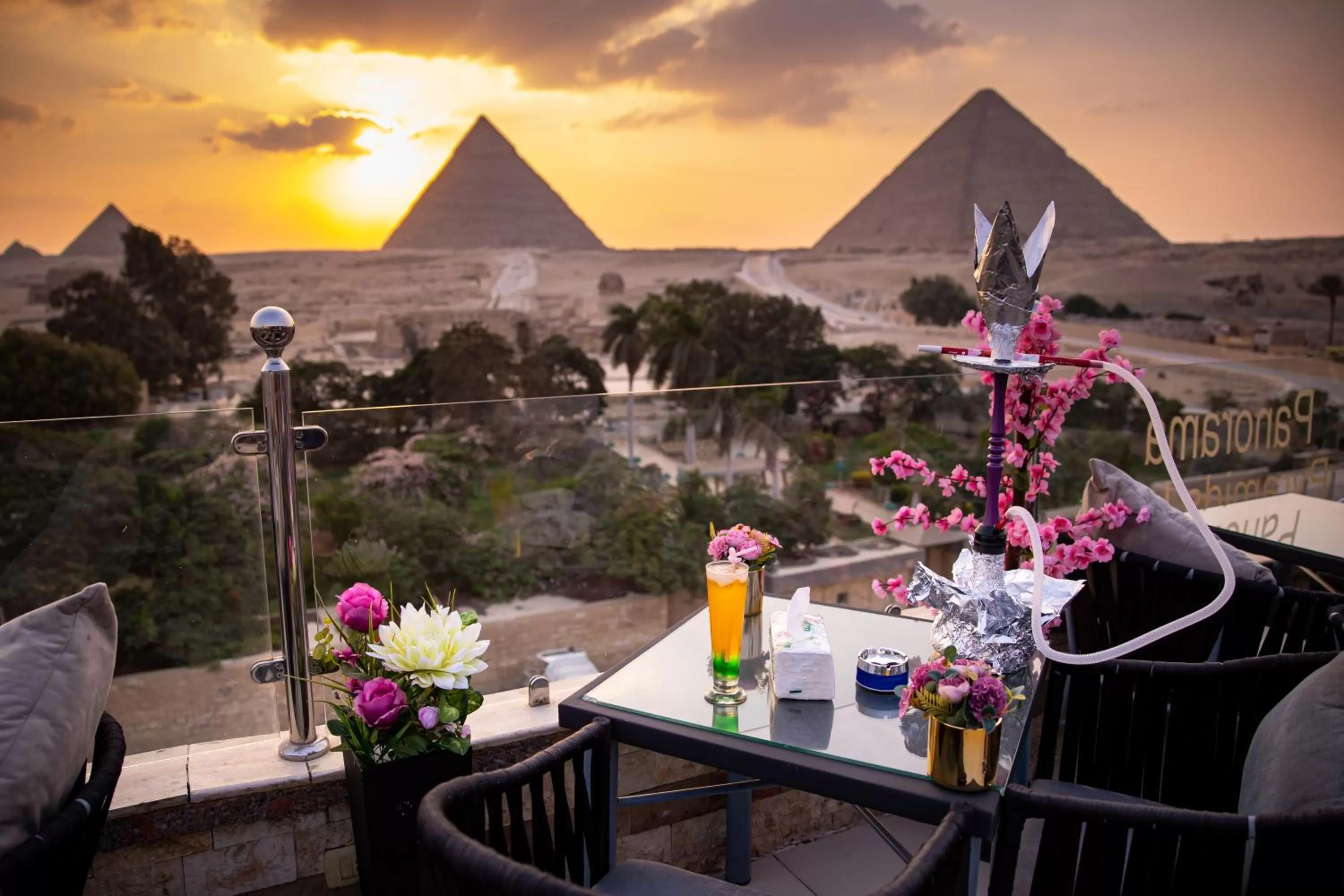 Restaurant/places to eat in PANORAMA view pyramids