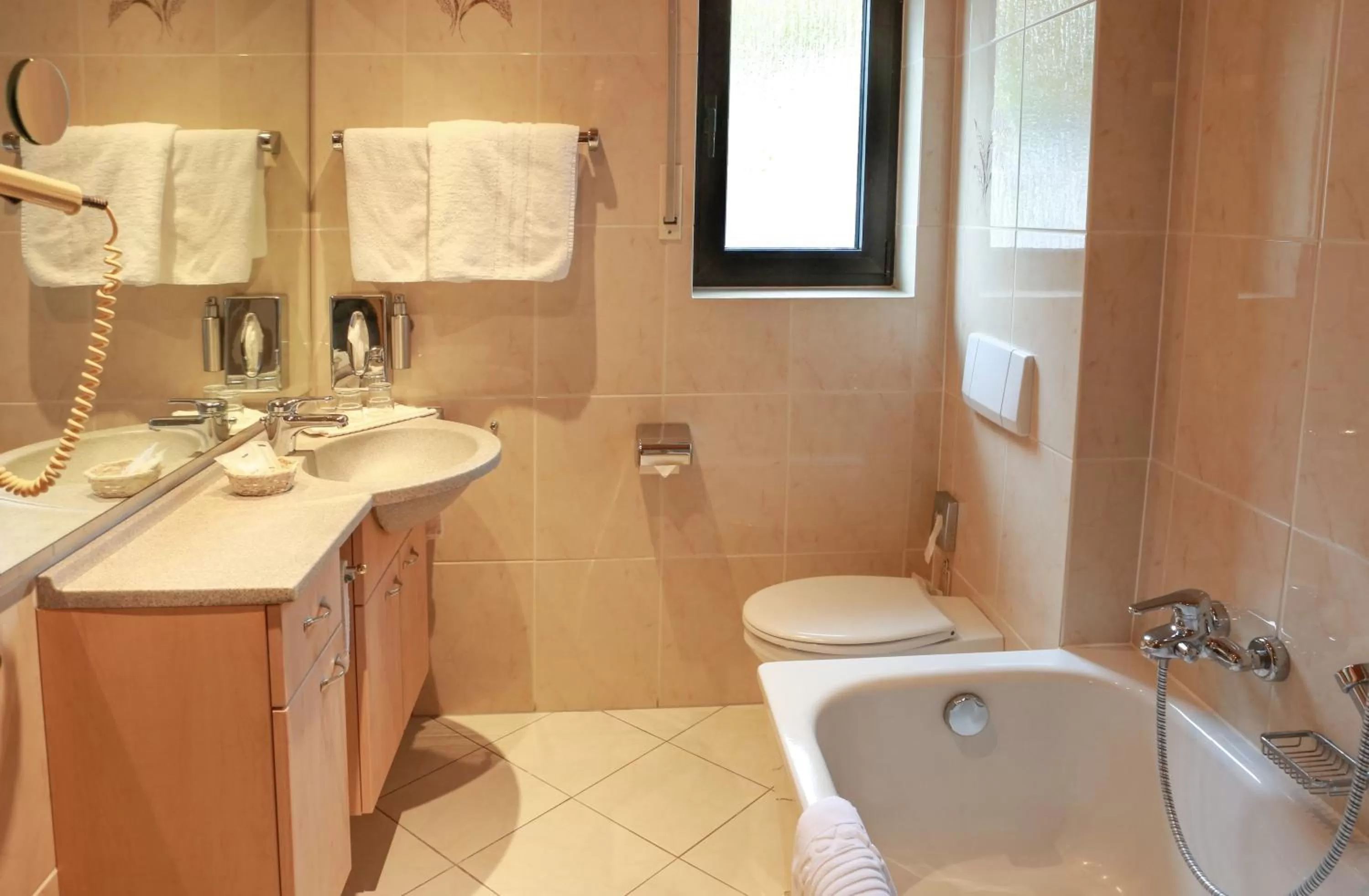 Bathroom in Sporthotel Göbel Garni