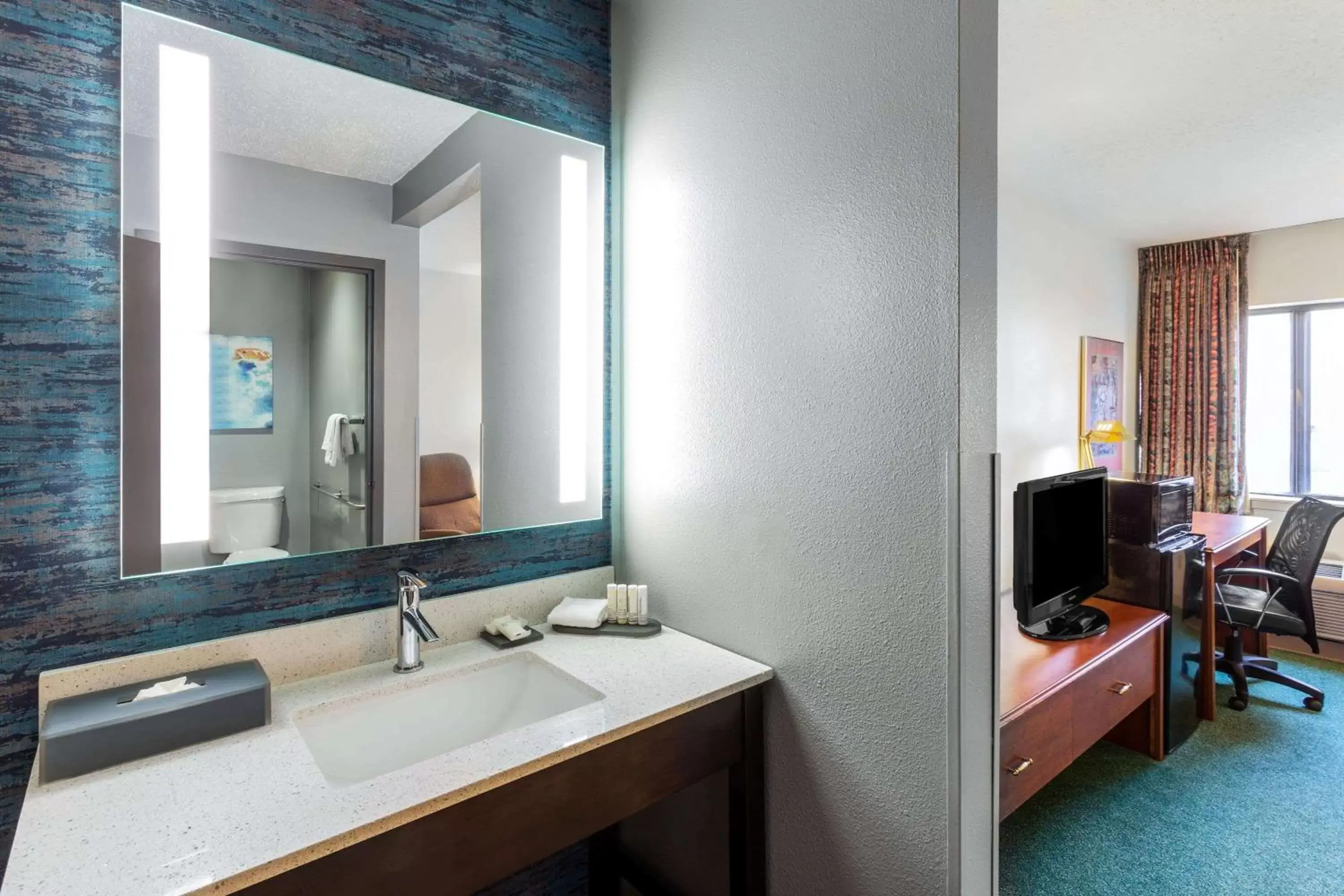 Photo of the whole room, Bathroom in La Quinta Inn by Wyndham Wausau