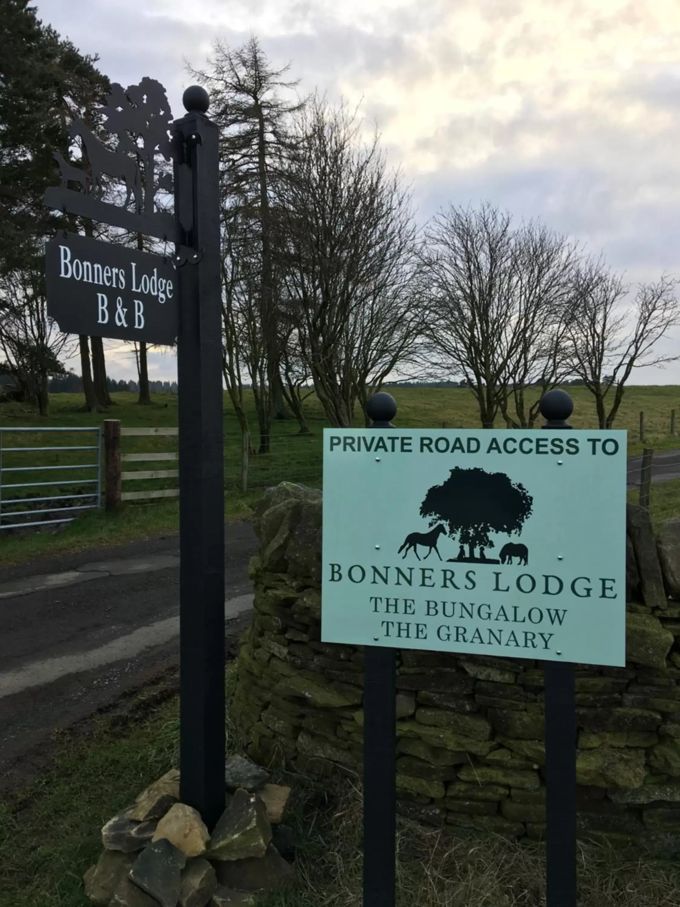 Property Logo/Sign in Bonners Lodge