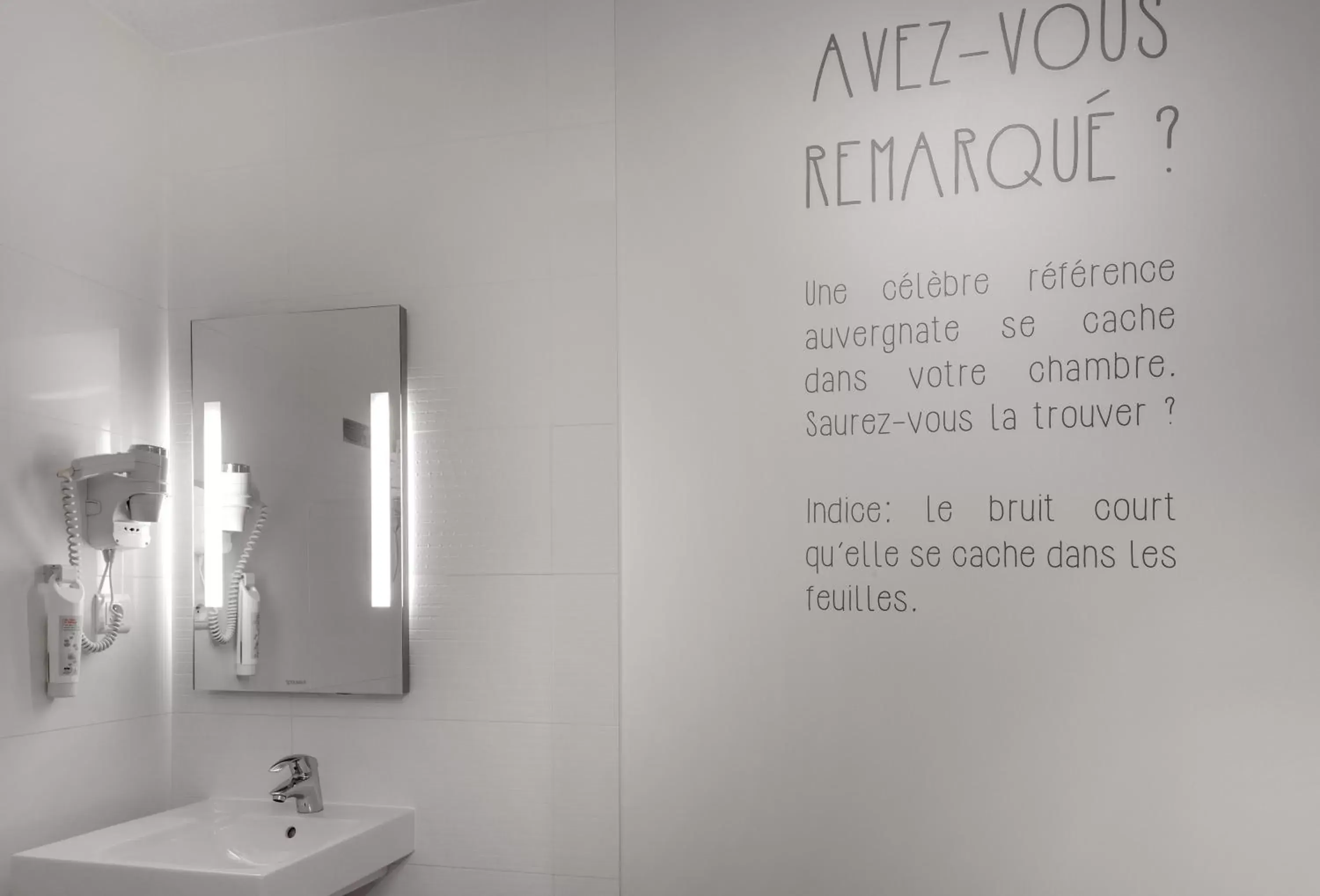 Bathroom in Hôtel ibis Styles Clermont-Ferrand Gare
