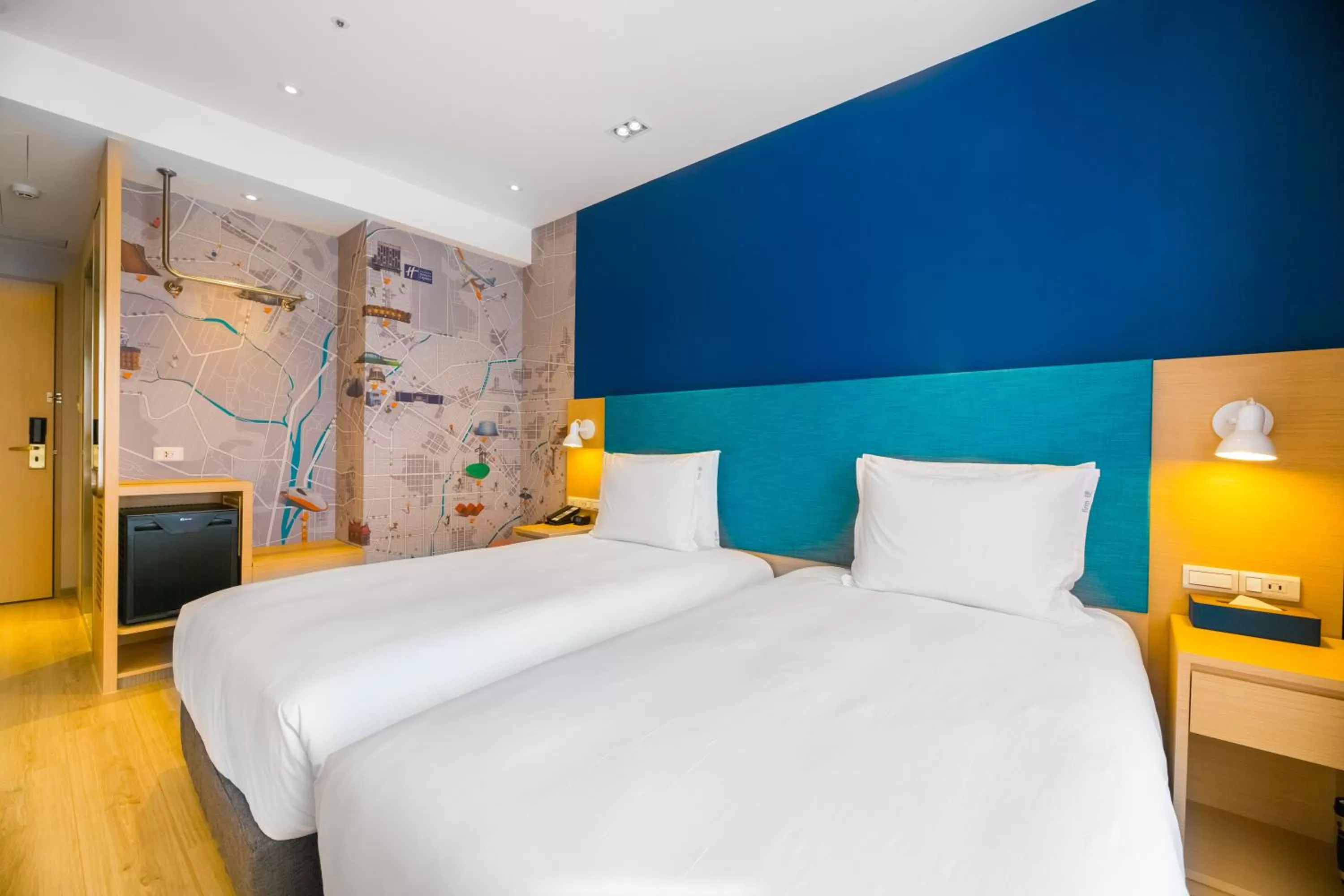 Bed in Holiday Inn Express Taichung Fengchia by IHG