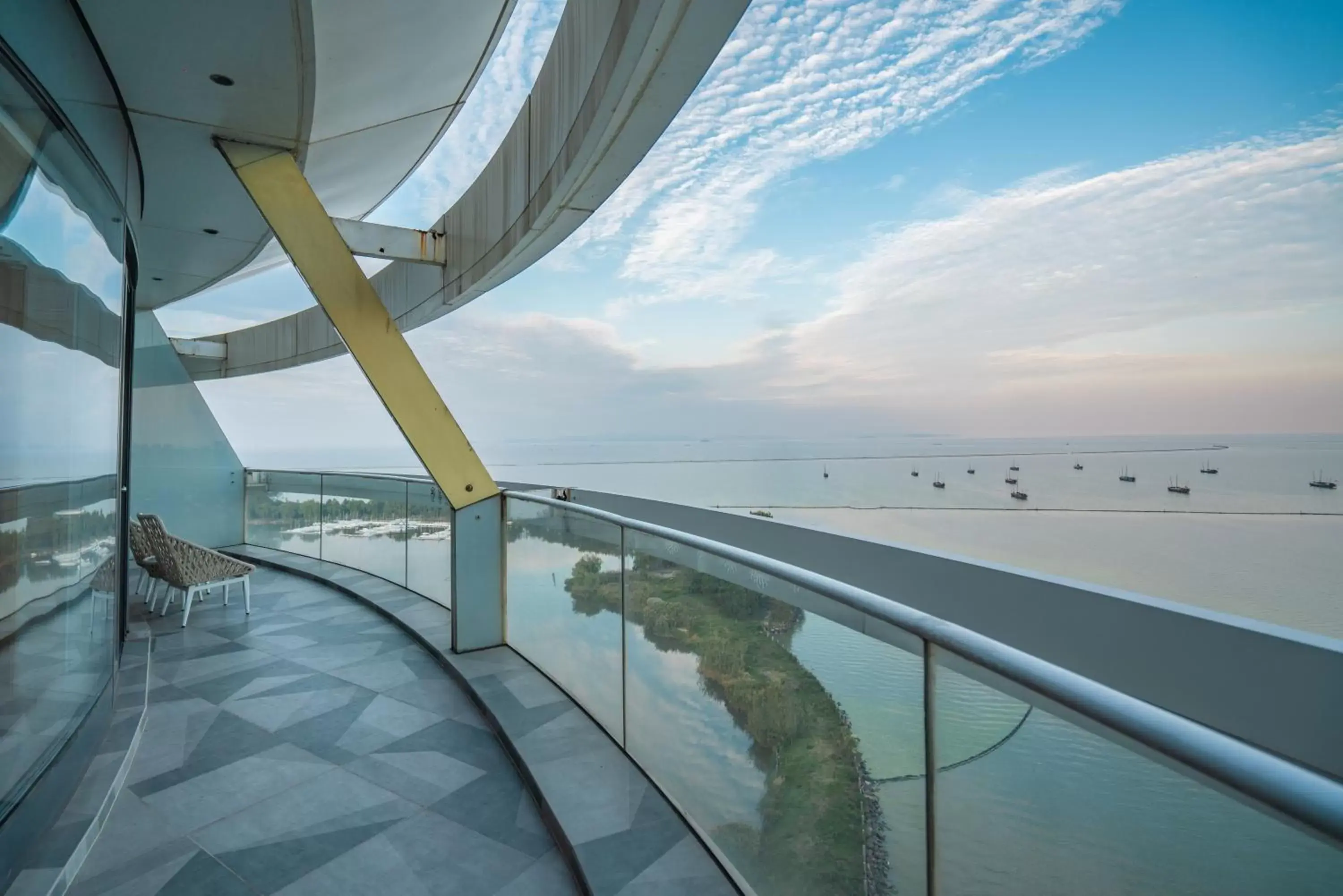 Balcony/Terrace, Sea View in Sheraton Huzhou Taihu Lake Hot Spring Resort & Spa