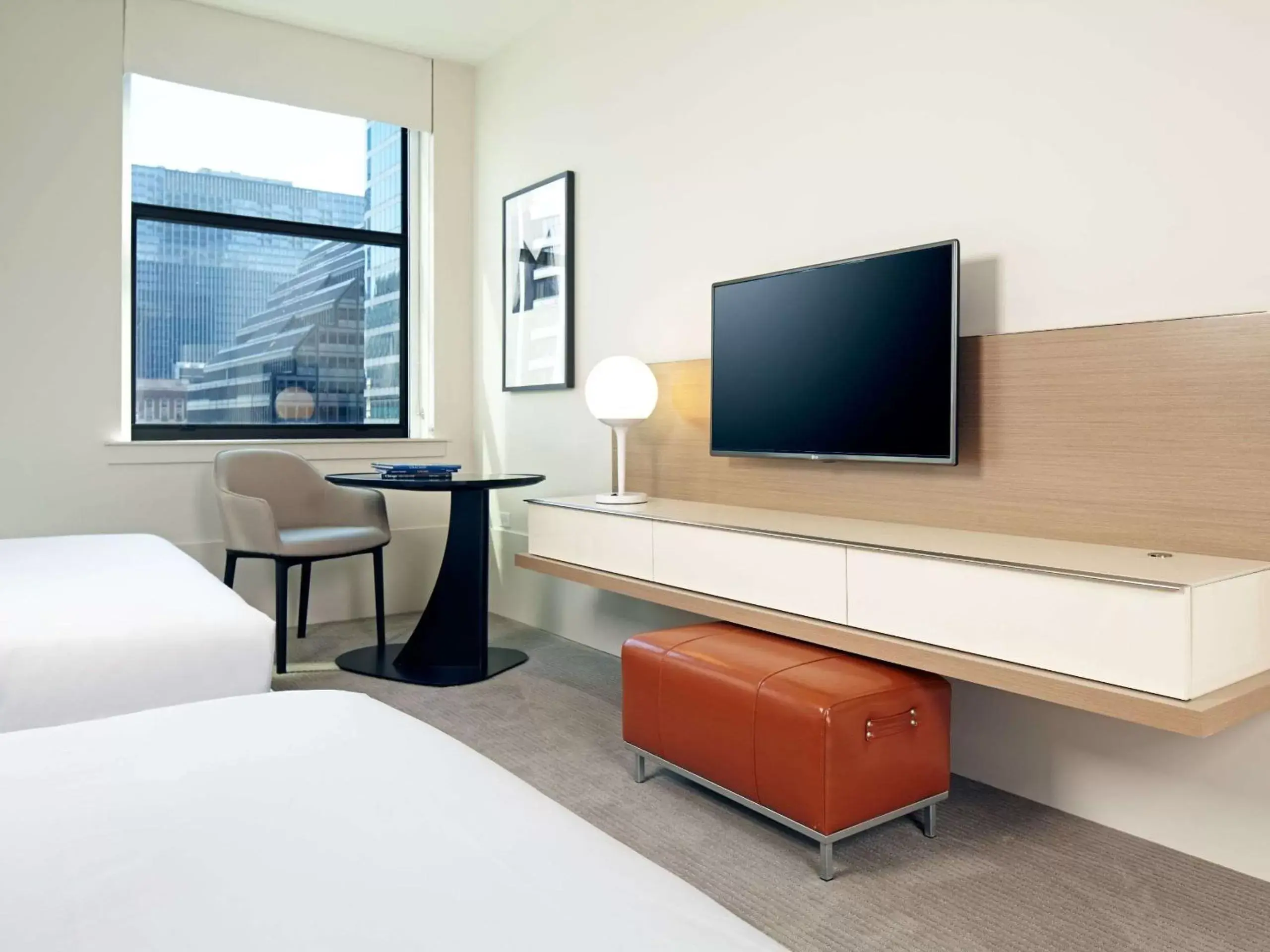 Bedroom, TV/Entertainment Center in Hyatt Centric The Loop Chicago