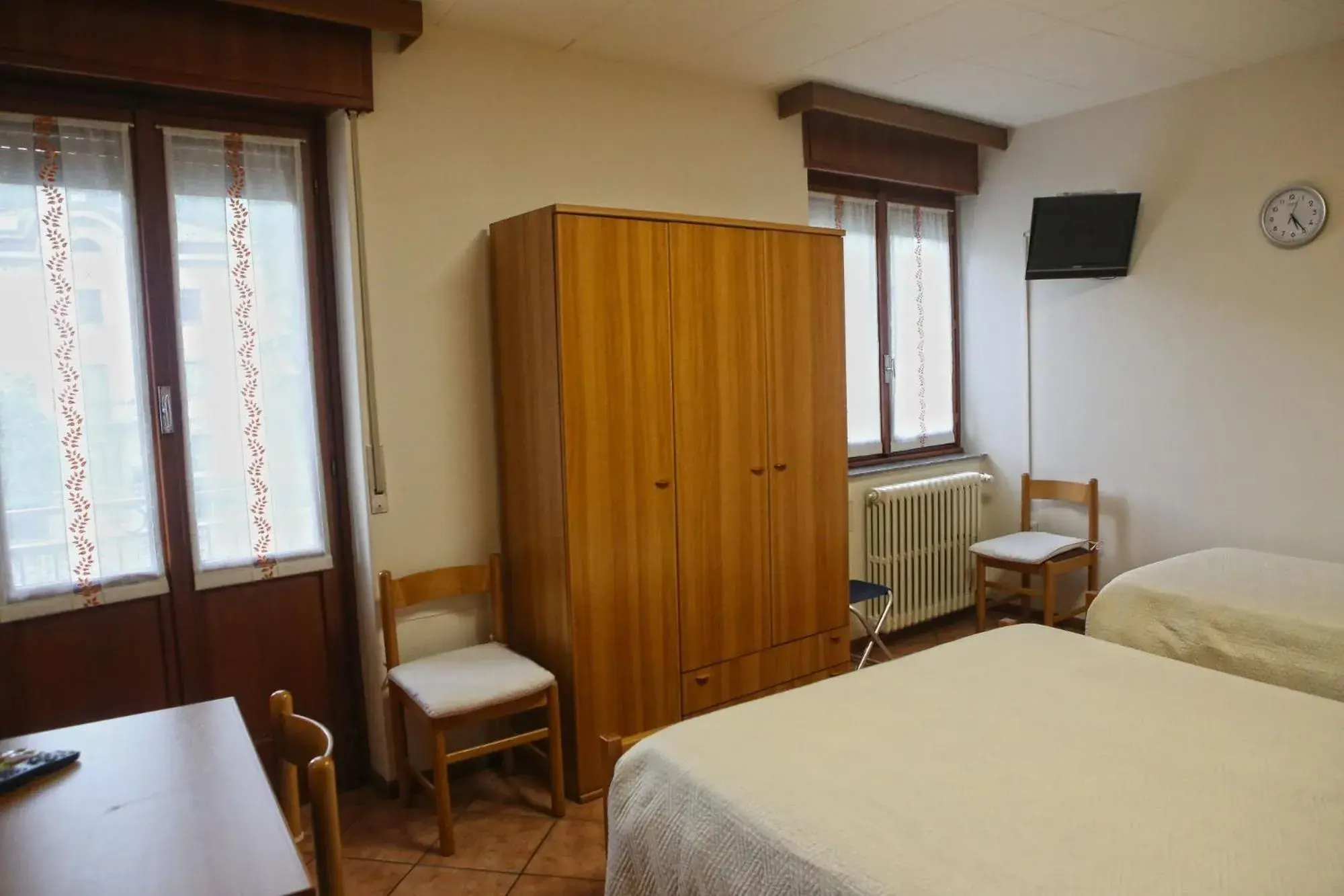 TV and multimedia, Bed in Albergo Gusmeroli