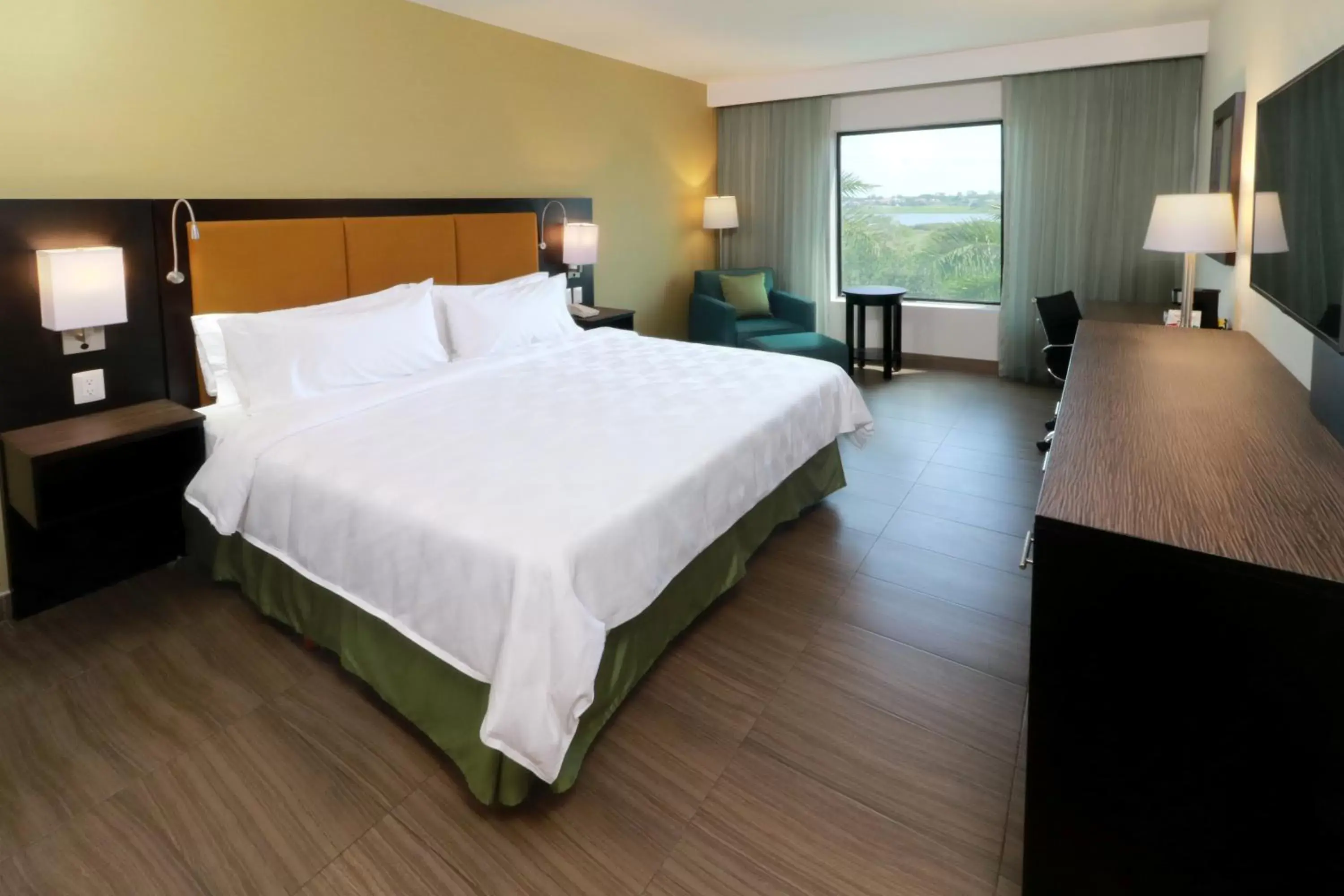 Bed in Holiday Inn Tampico-Altamira, an IHG Hotel