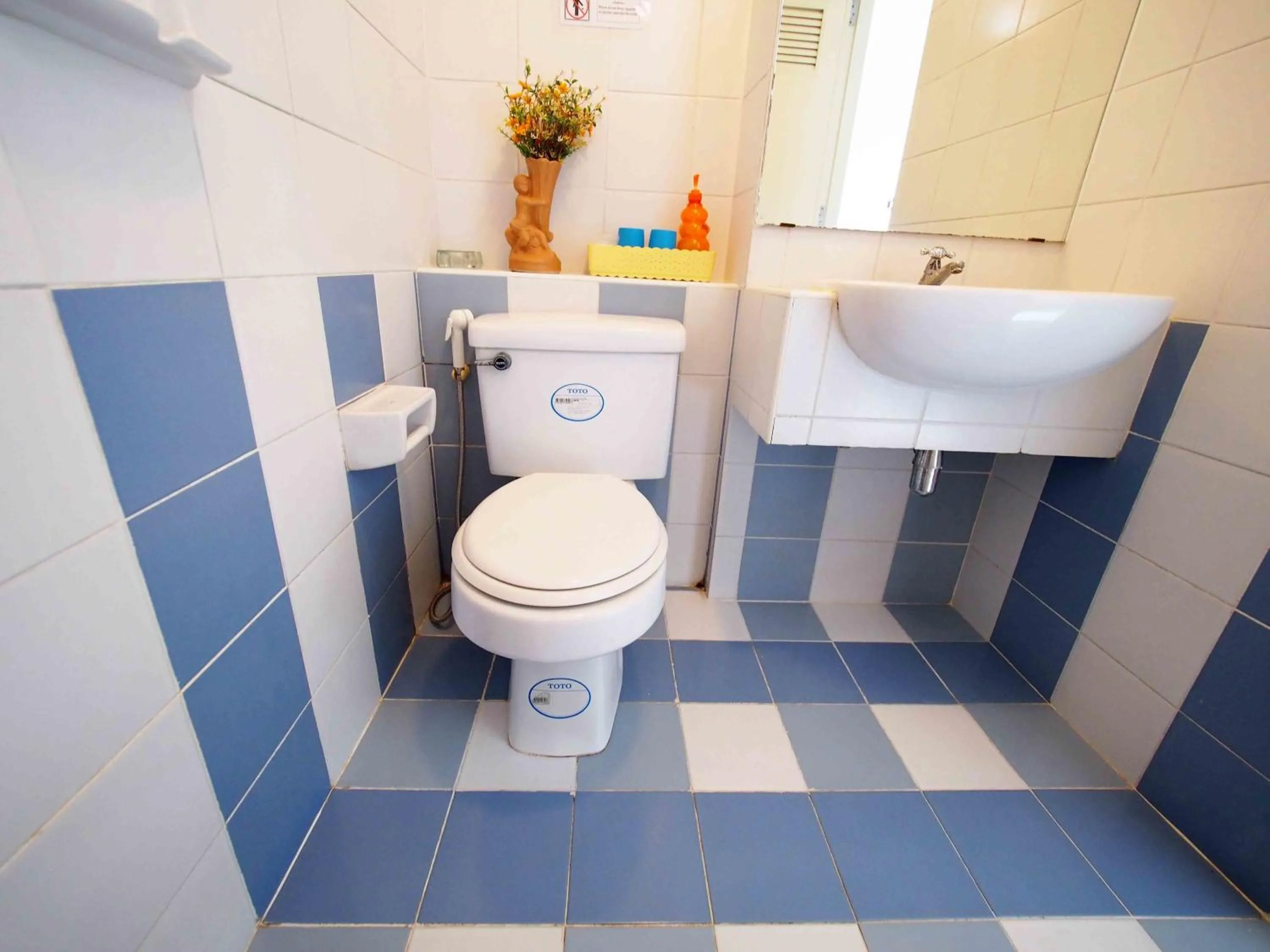 Bathroom in Thanapa Mansion (Donmuang Airport)