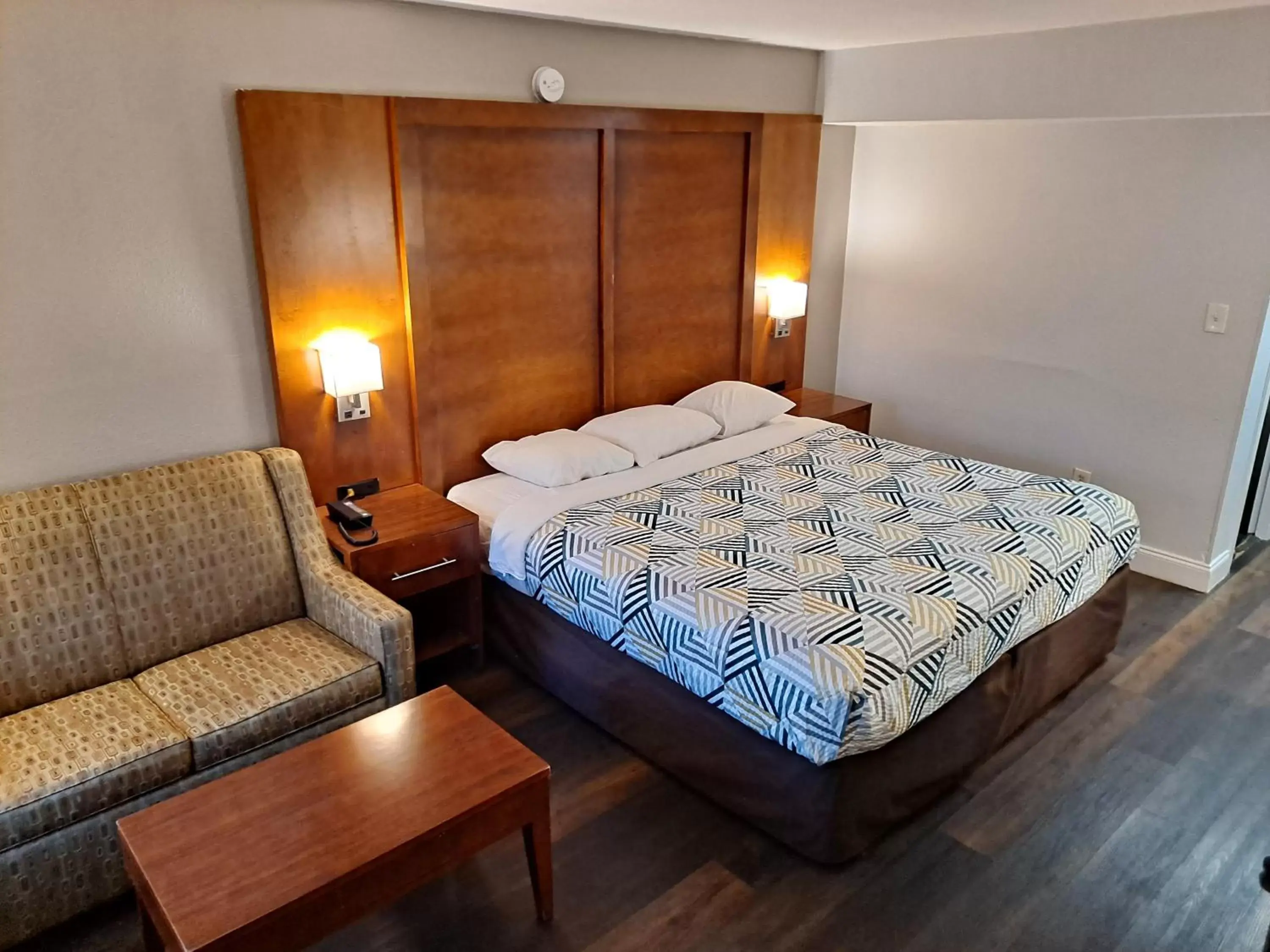 Bedroom, Bed in Motel 6 Catonsville MD Baltimore West Bedroom, Bed in Motel 6 Catonsville MD Baltimore West