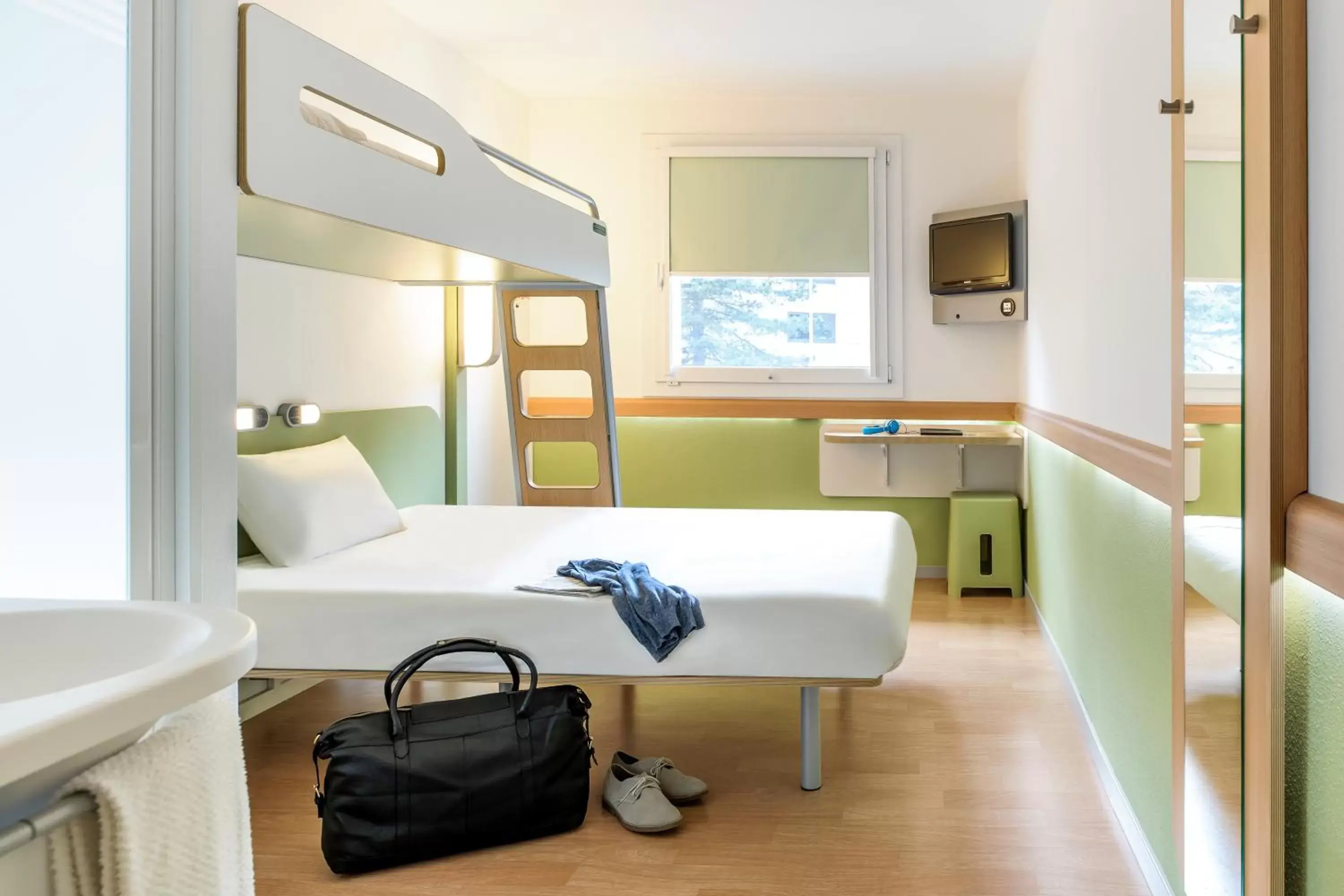 Bedroom in ibis budget Metz Sud