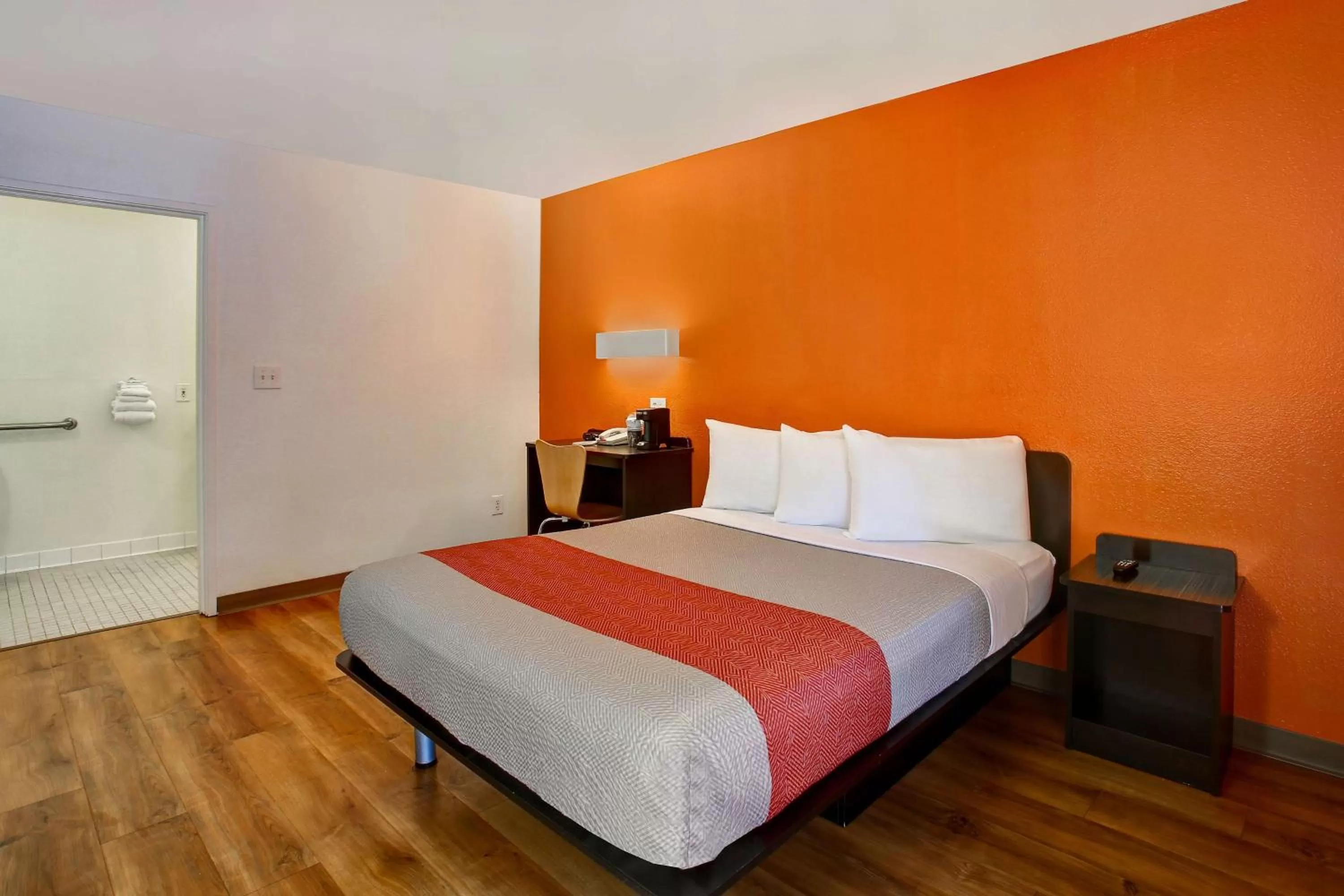 Queen Room - Disability Access in Motel 6-Sunnyvale, CA - North