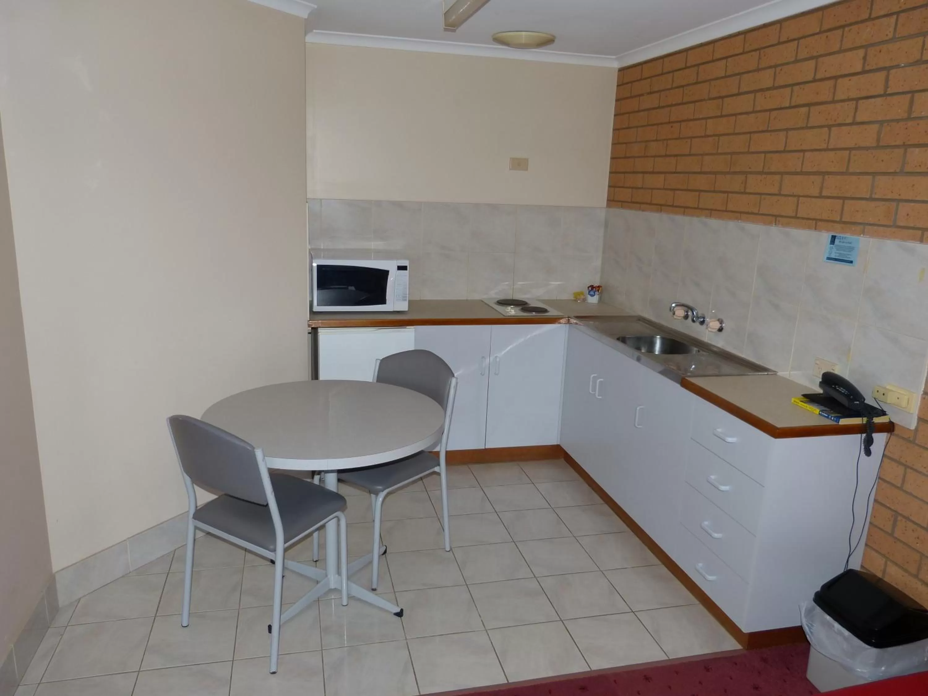 Kitchen or kitchenette in Blue Whale Motor Inn & Apartments