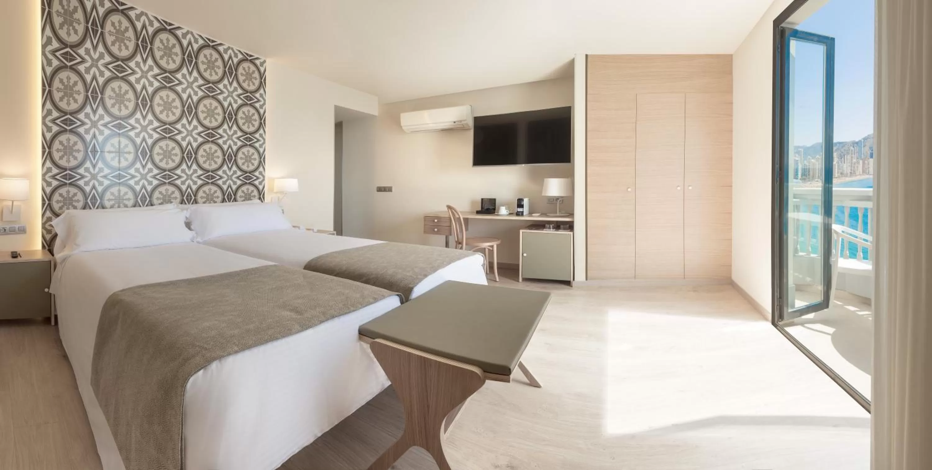 Twin Room with Sea View & Terrace in Gastrohotel Boutique RH Canfali