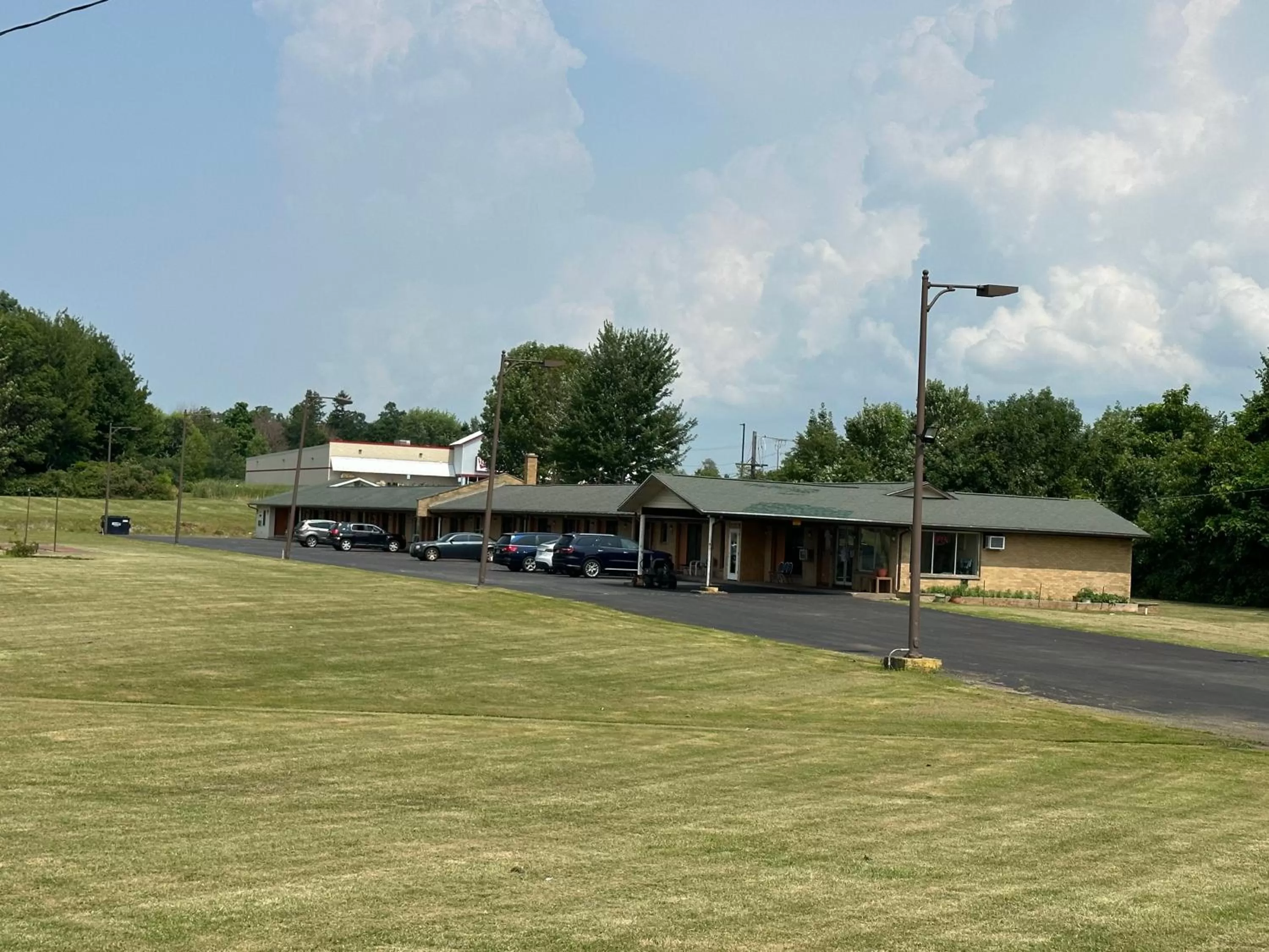 Property building in Thruway Holiday Motel