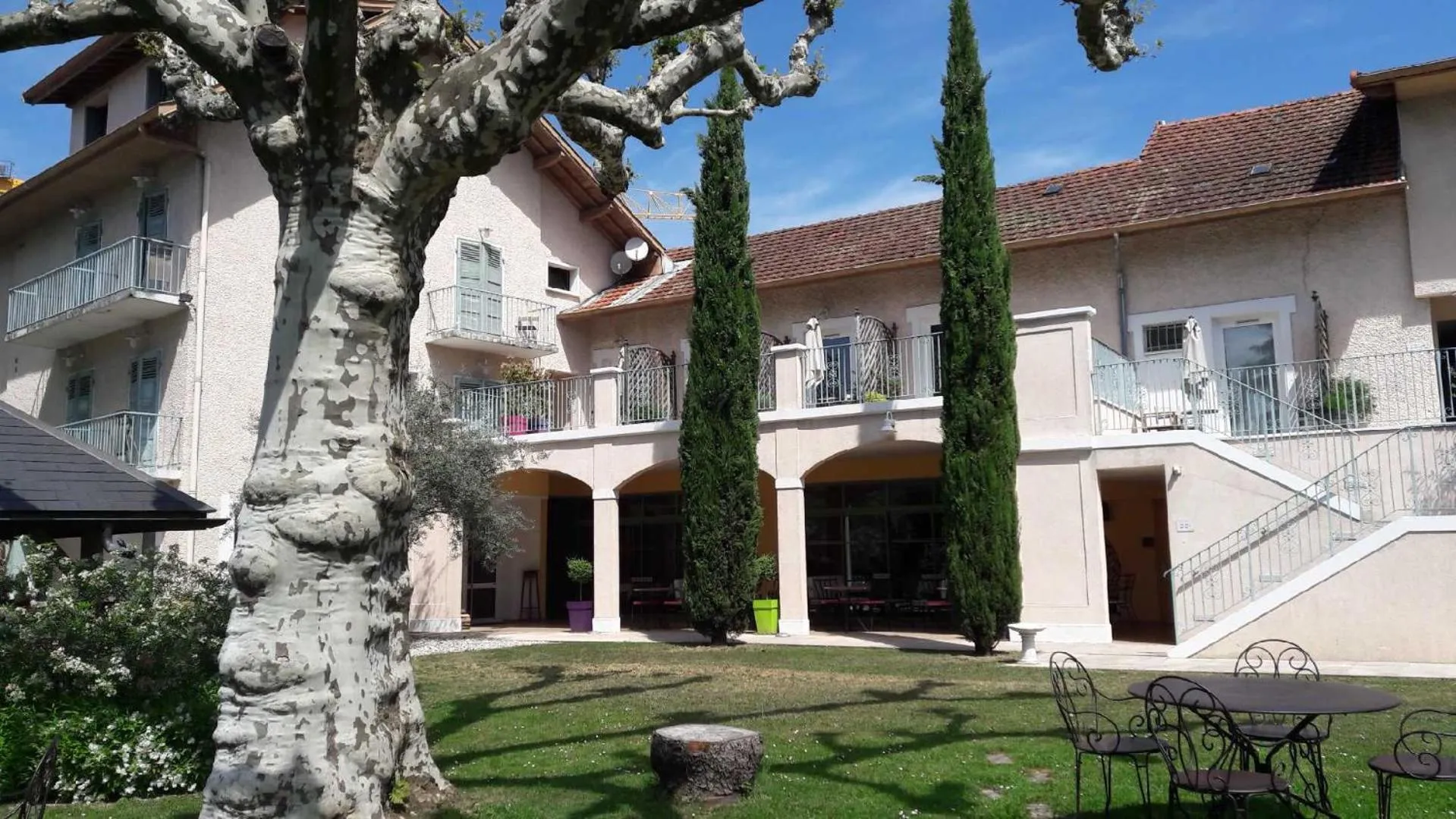 Property building in Logis Auberge Saint Simond