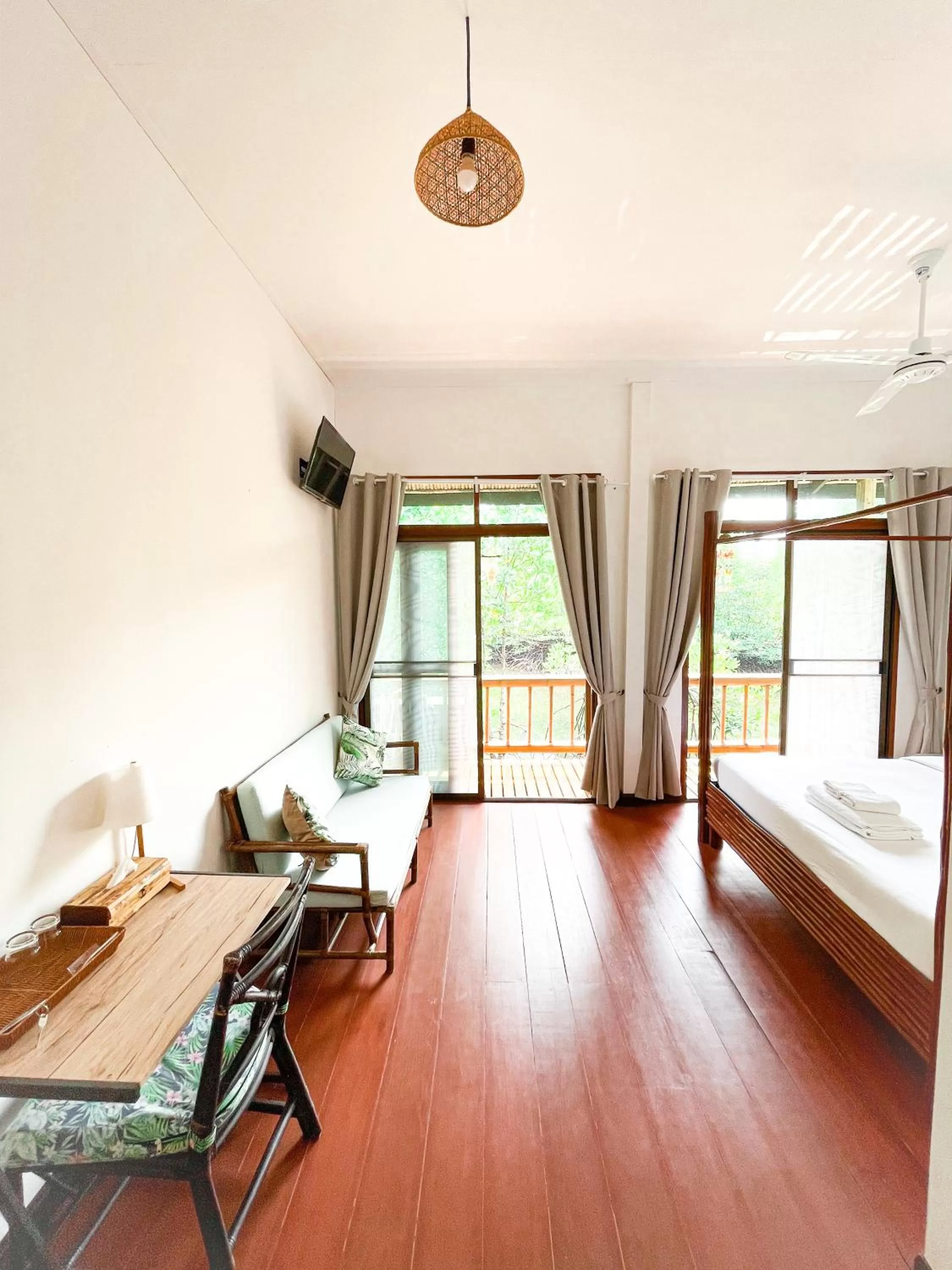 Bed in À La Koh Kood Resort