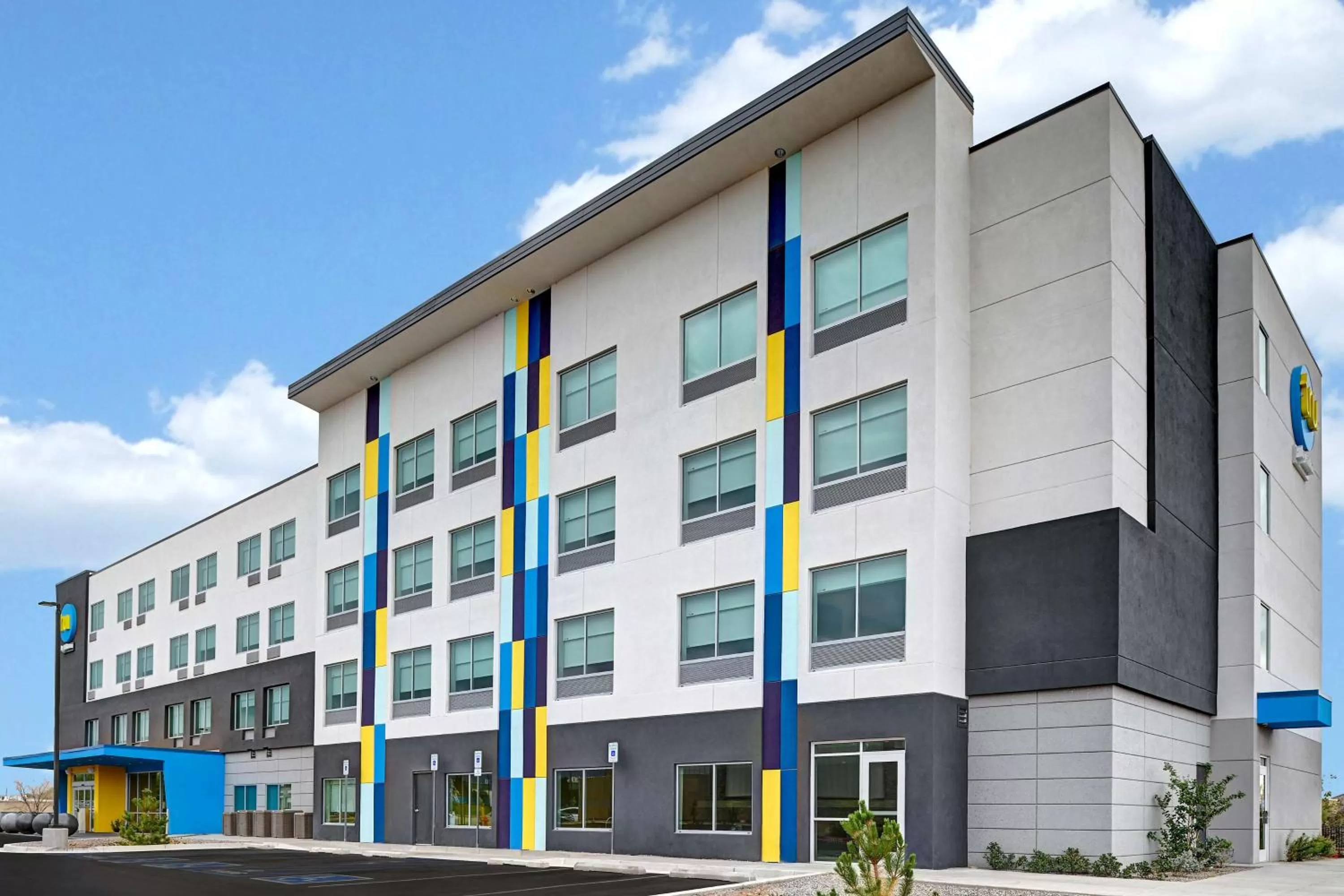 Property building in Tru By Hilton Albuquerque North I-25, Nm