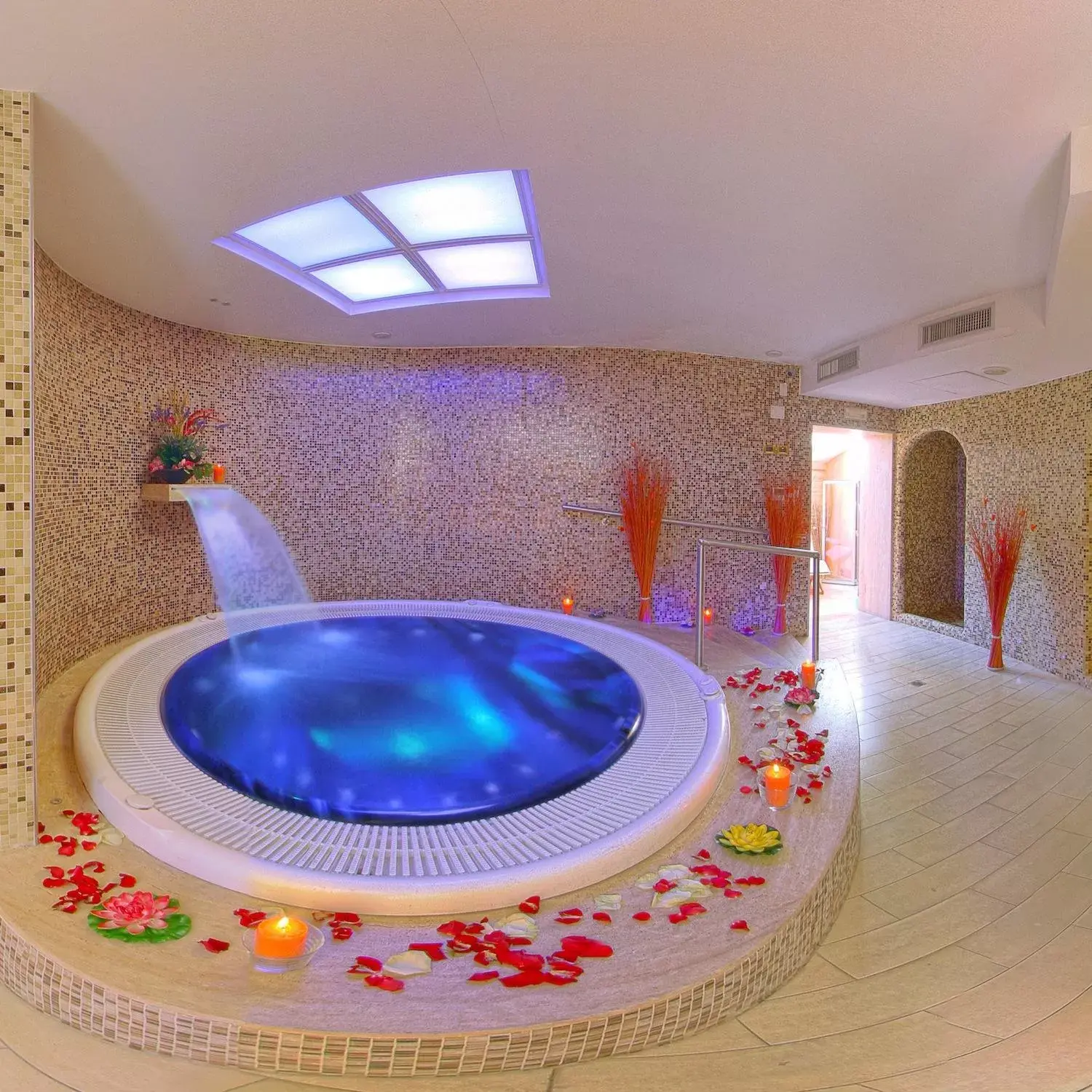 Hot Tub, Swimming Pool in Hotel Ristorante Toscana