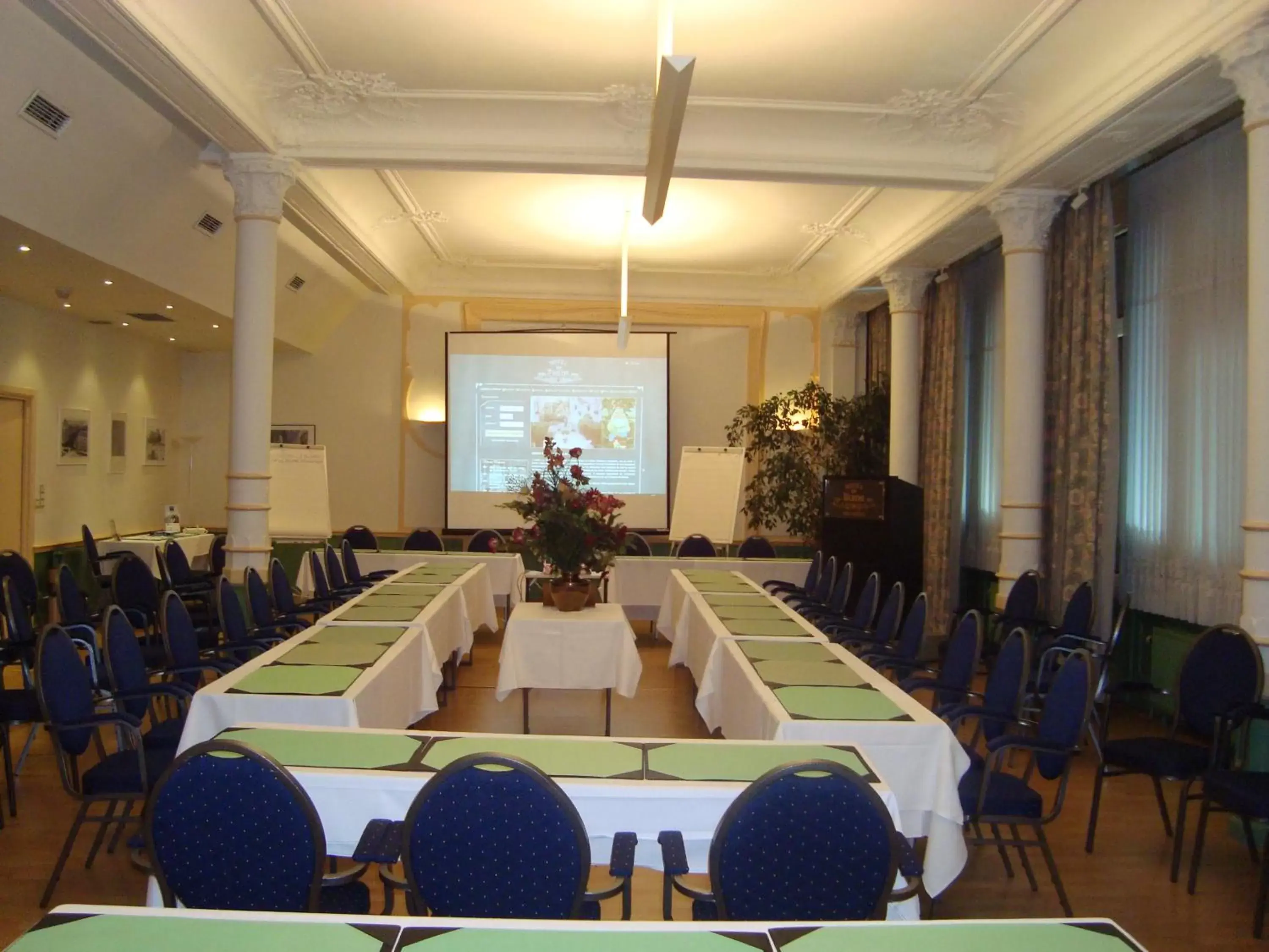 Business facilities in Hotel Le Dome