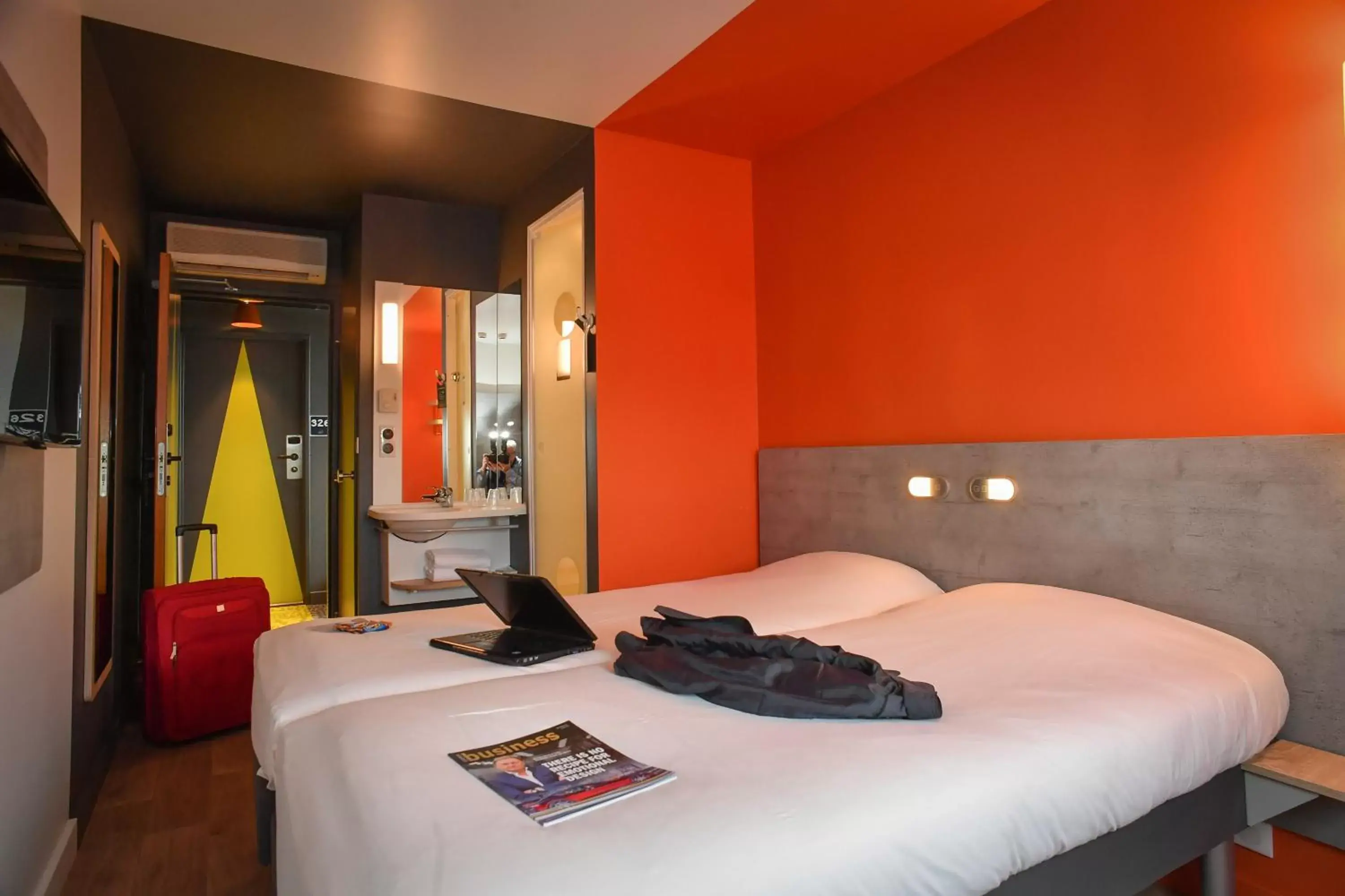 Photo of the whole room, Bed in ibis budget Coutances