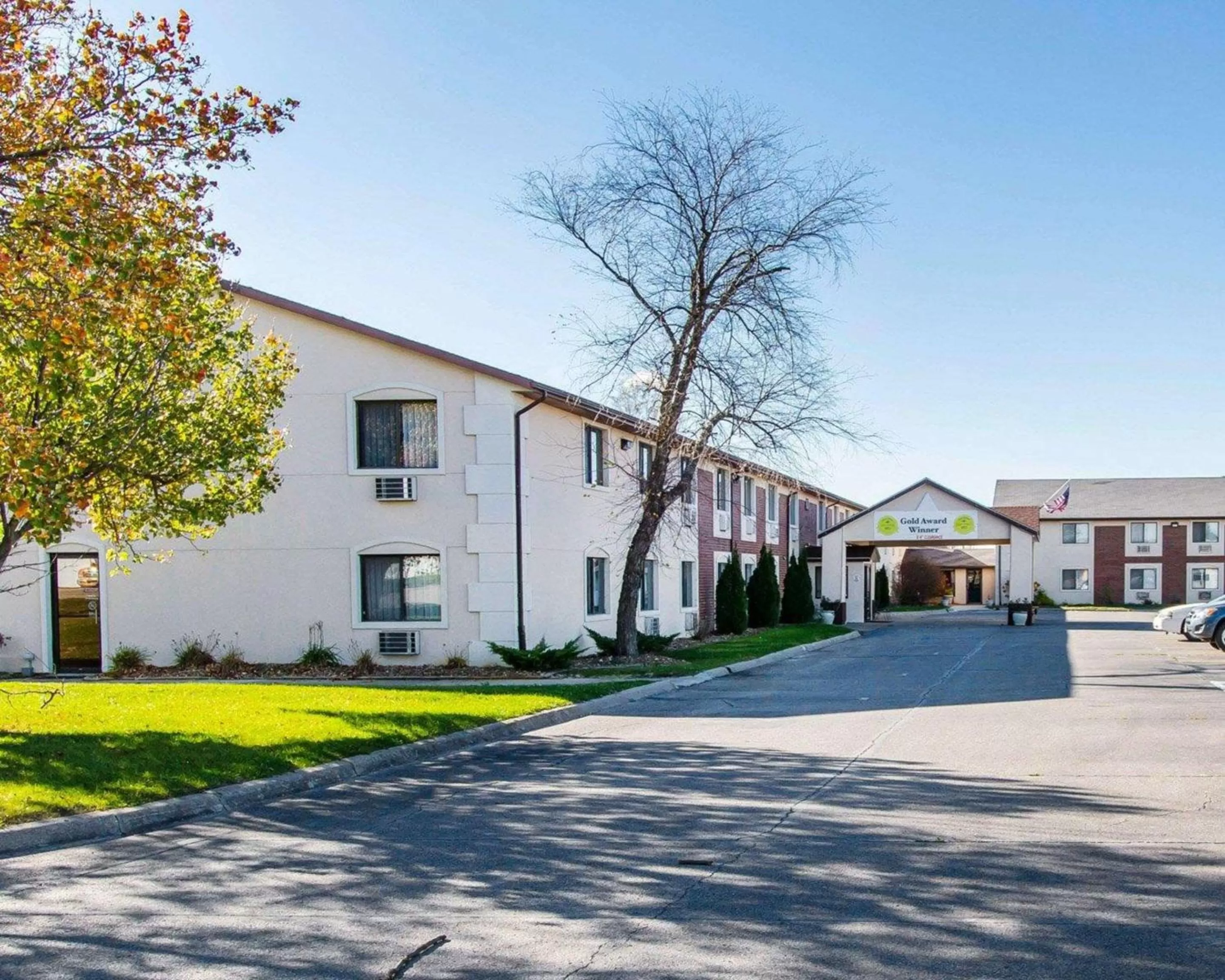 Property building in Quality Inn & Suites Ottumwa North
