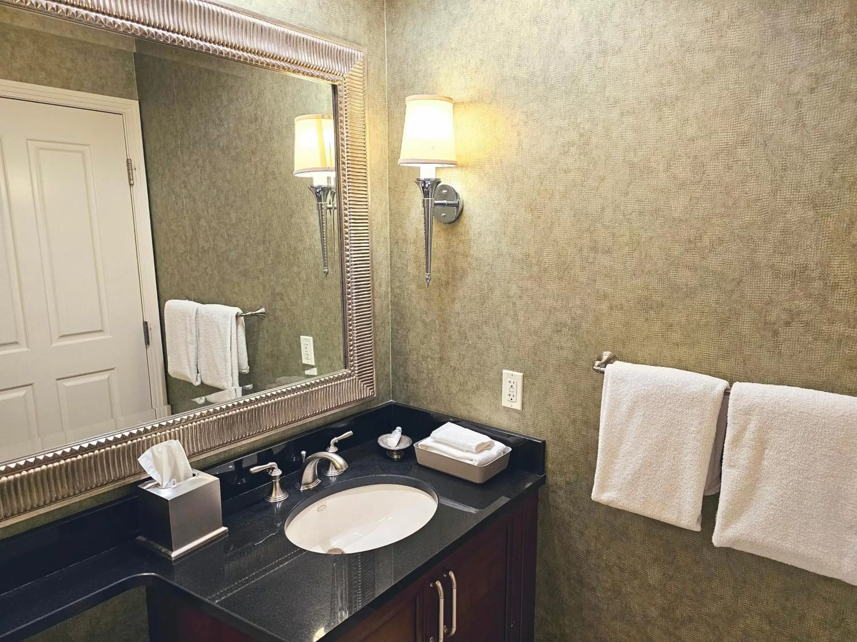 Bathroom in MGM Signature Strip view balcony full kitchen - 1 Br suite 2 full bath - F1 track view