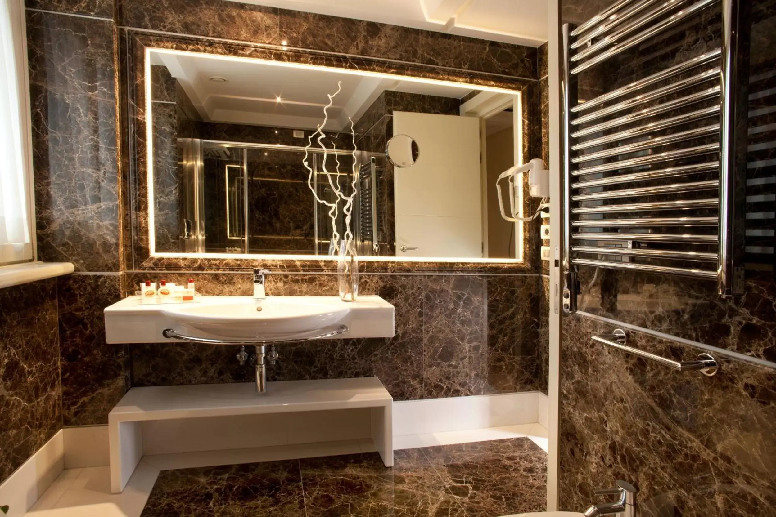 Bathroom in Hotel Piccolo Borgo