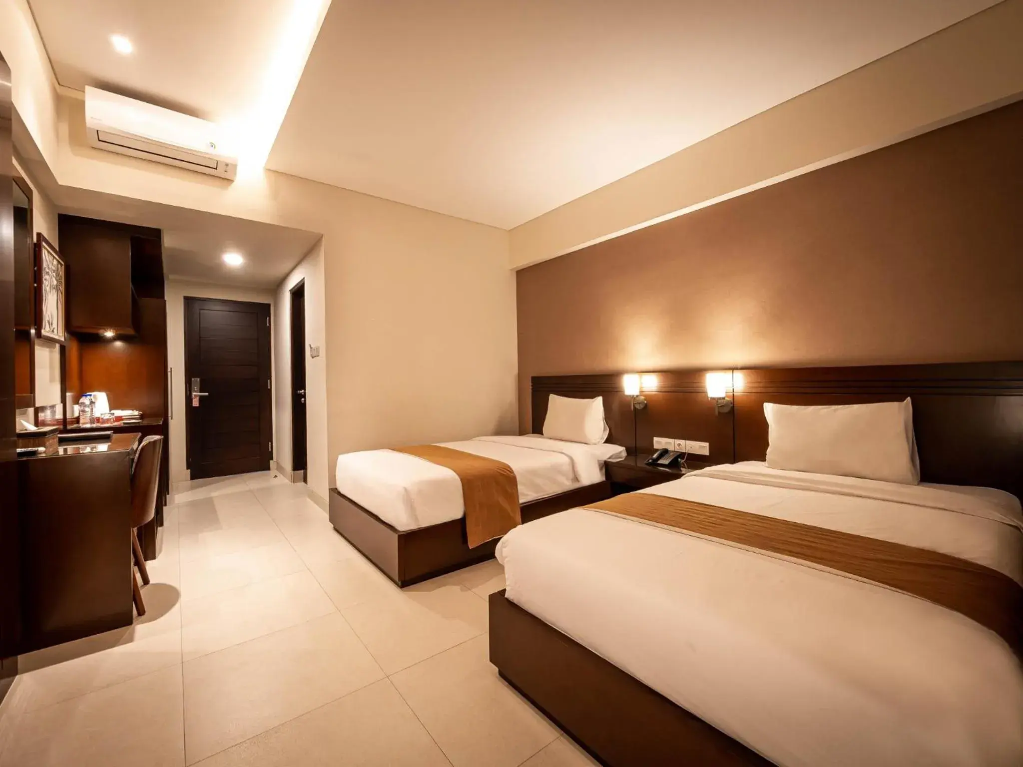 Shower, Bed in Yulia Beach Inn Kuta