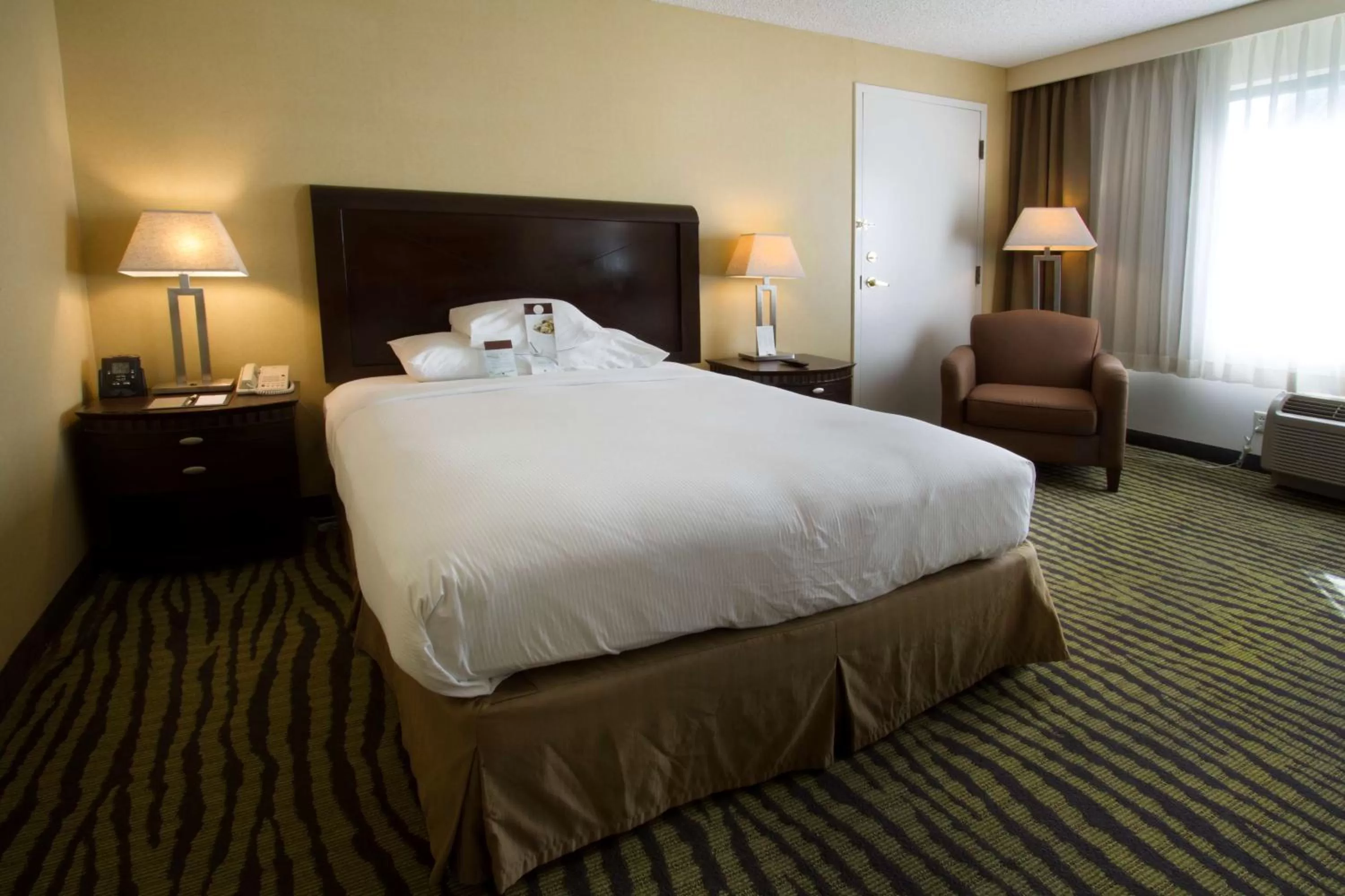 Bed in DoubleTree by Hilton Orange County Airport