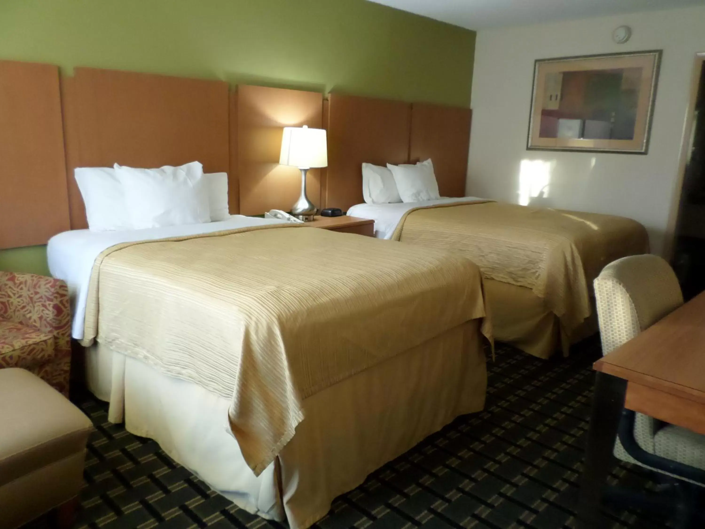 Bed in Days Inn & Conf Center by Wyndham Southern Pines Pinehurst