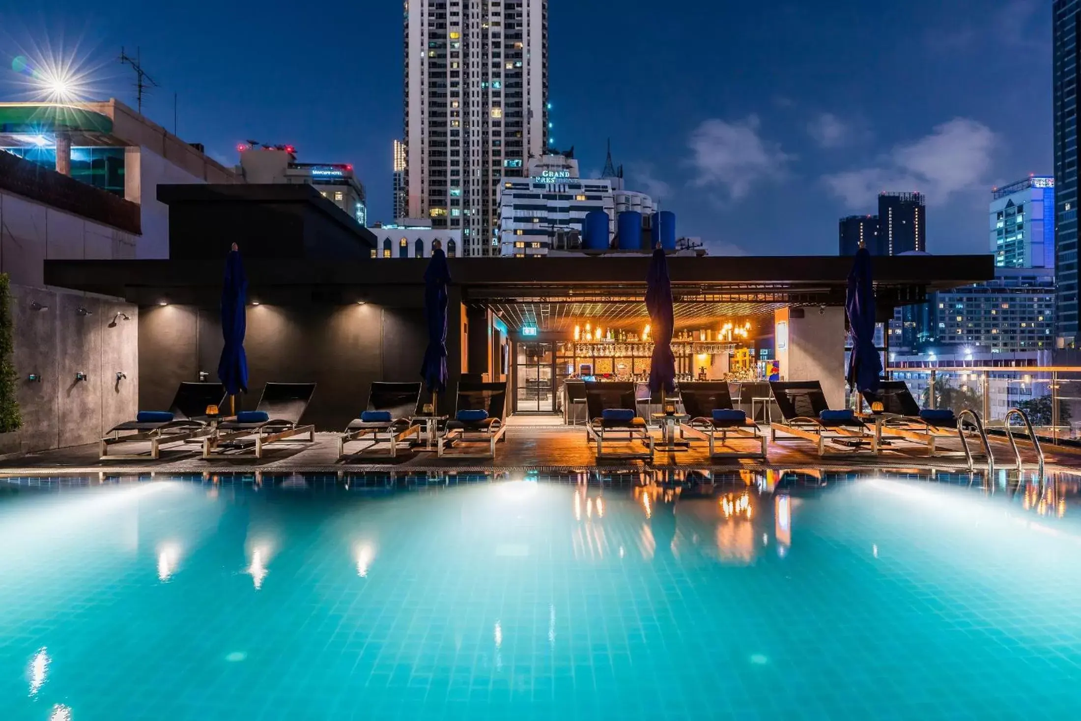 View (from property/room), Swimming Pool in The Key Premier Hotel Sukhumvit Bangkok
