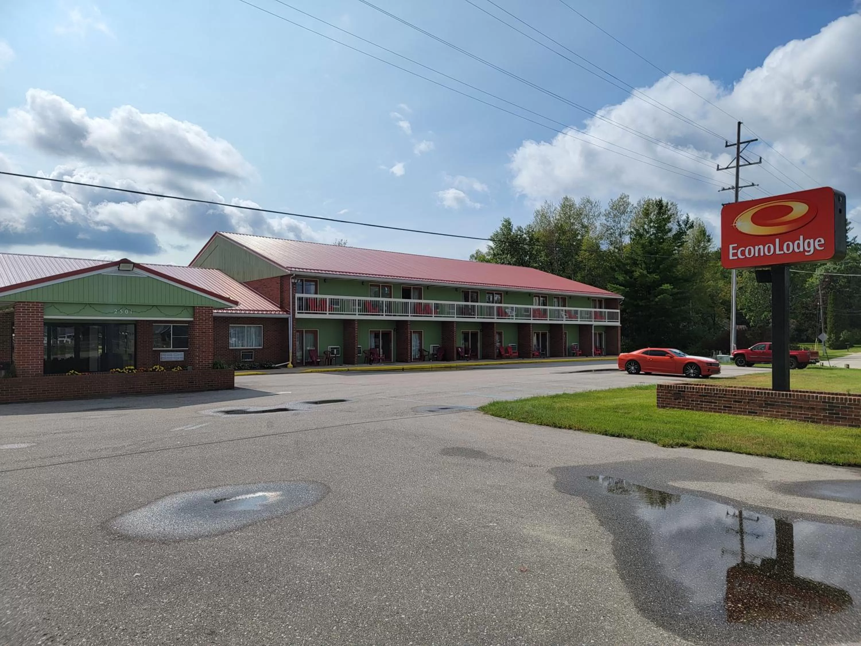 Econo Lodge Cadillac by Choice