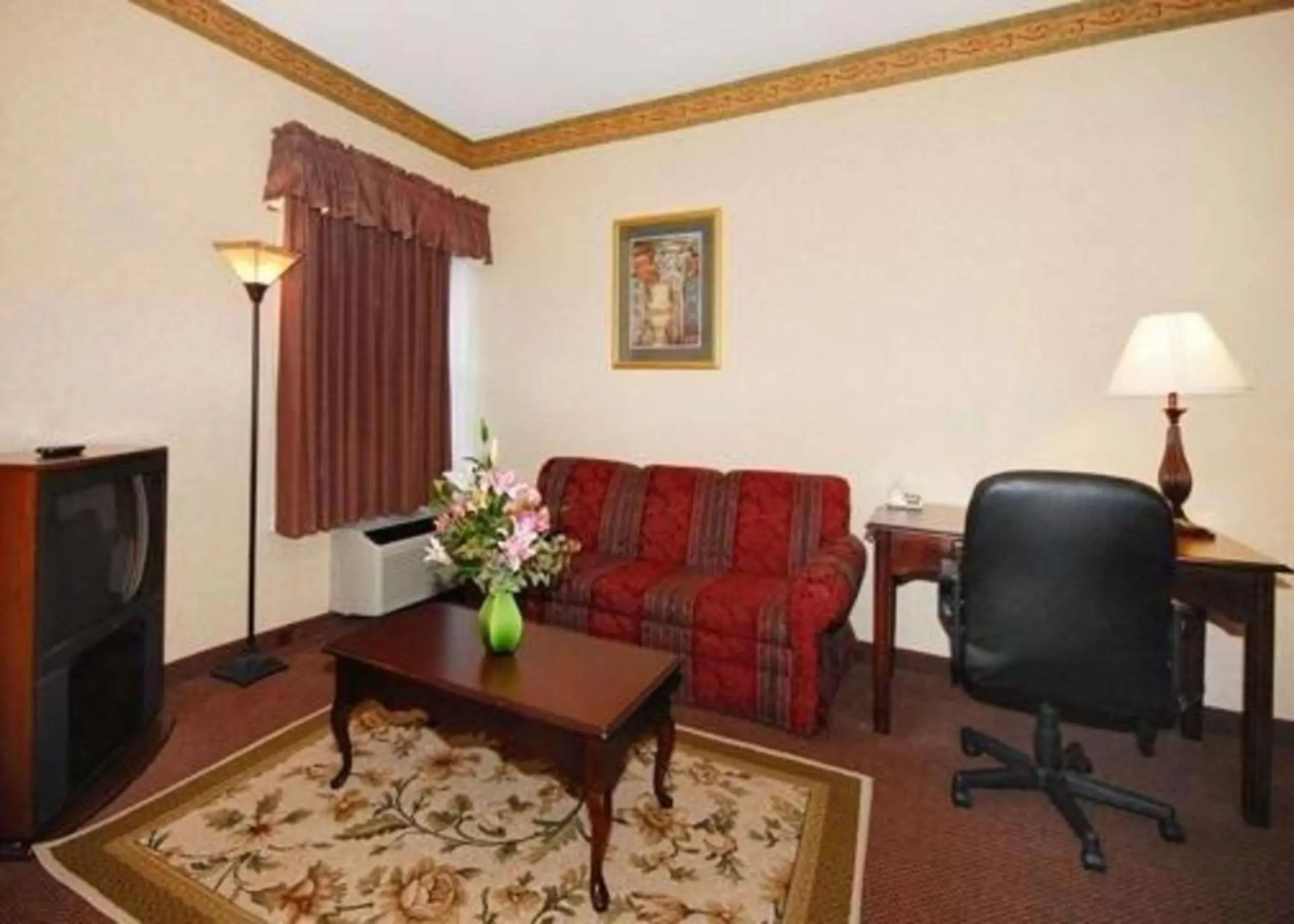 Photo of the whole room, Seating Area in Quality Inn & Suites Tarboro - Kingsboro